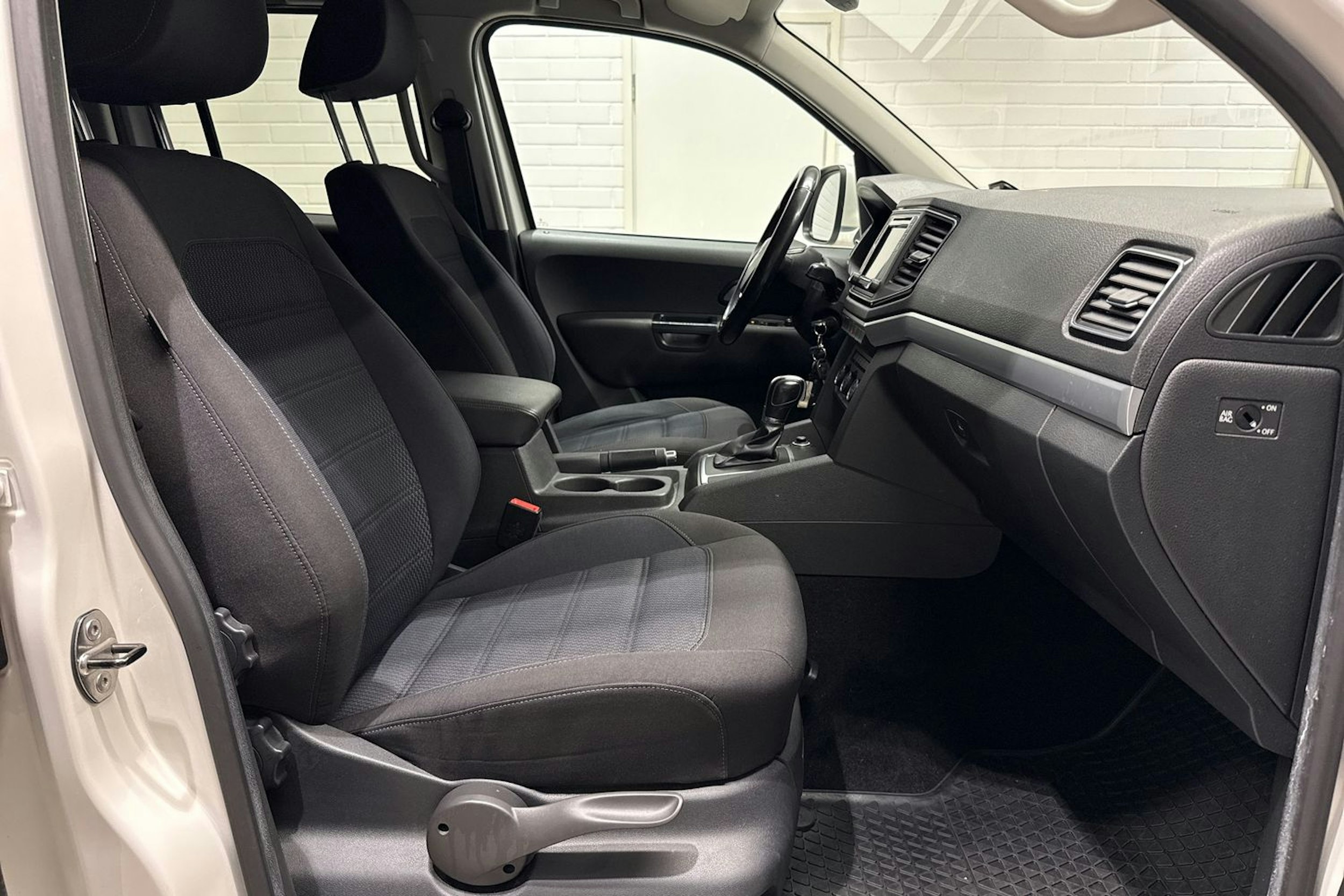 valkoinen Volkswagen Amarok 2017 kuva 19.