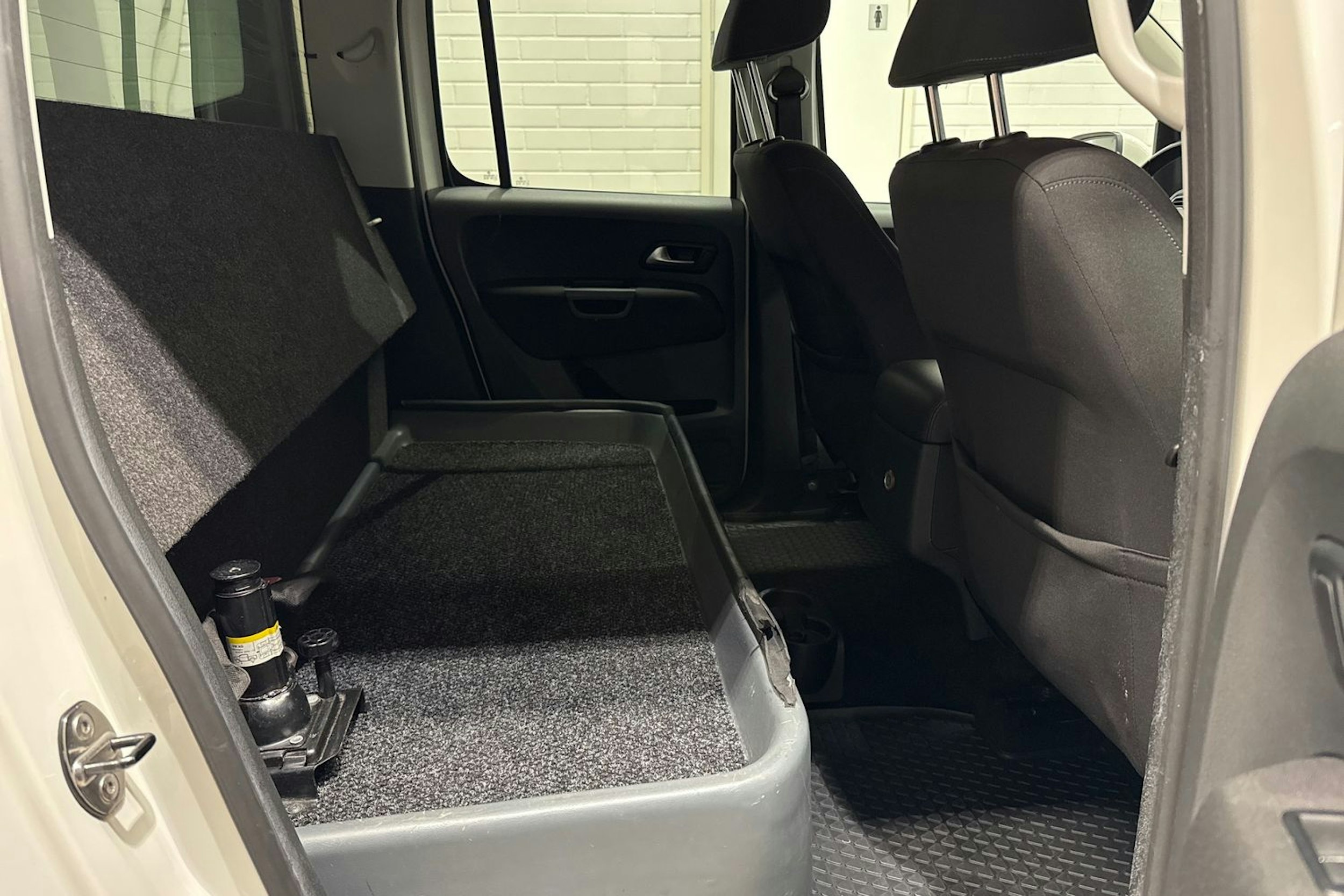 valkoinen Volkswagen Amarok 2017 kuva 20.