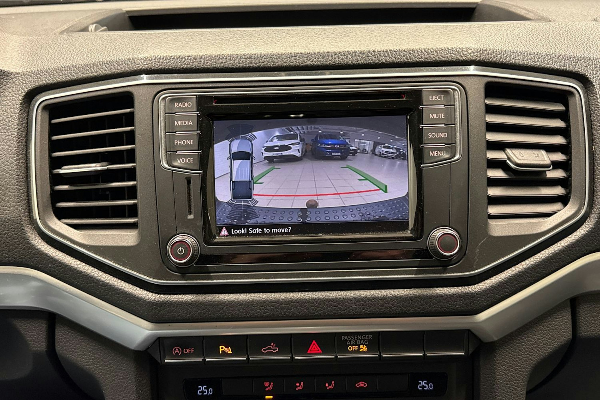 valkoinen Volkswagen Amarok 2017 kuva 23.