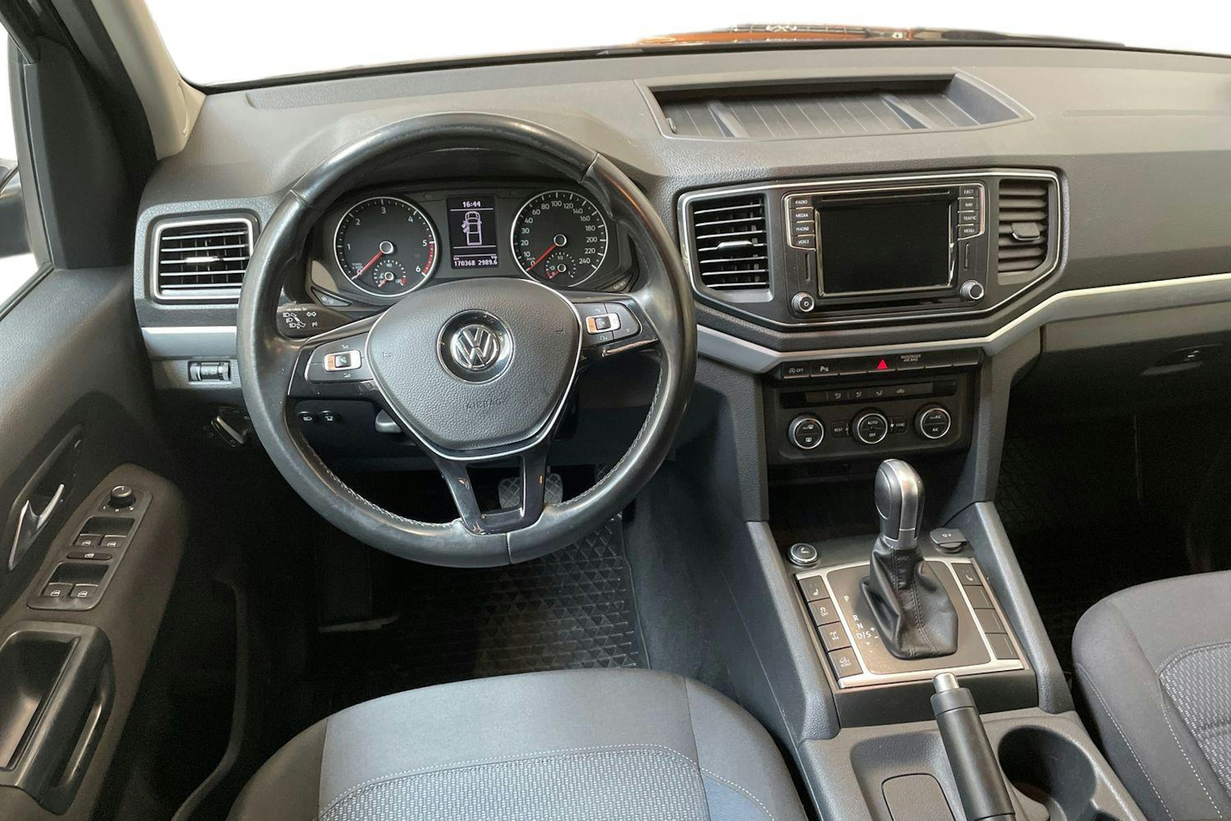 starlight blue Volkswagen Amarok 2017 kuva 9.