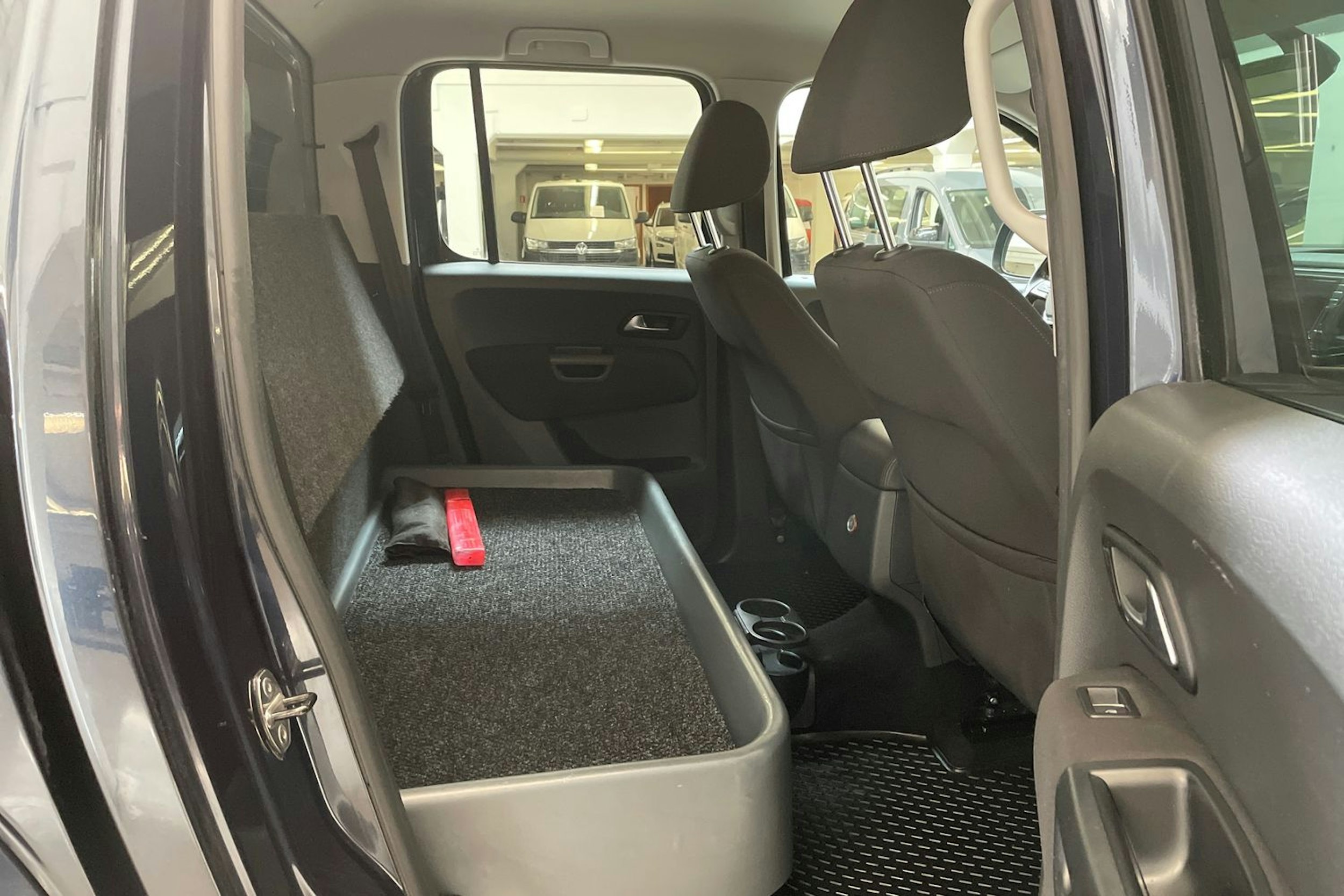 starlight blue Volkswagen Amarok 2017 kuva 13.