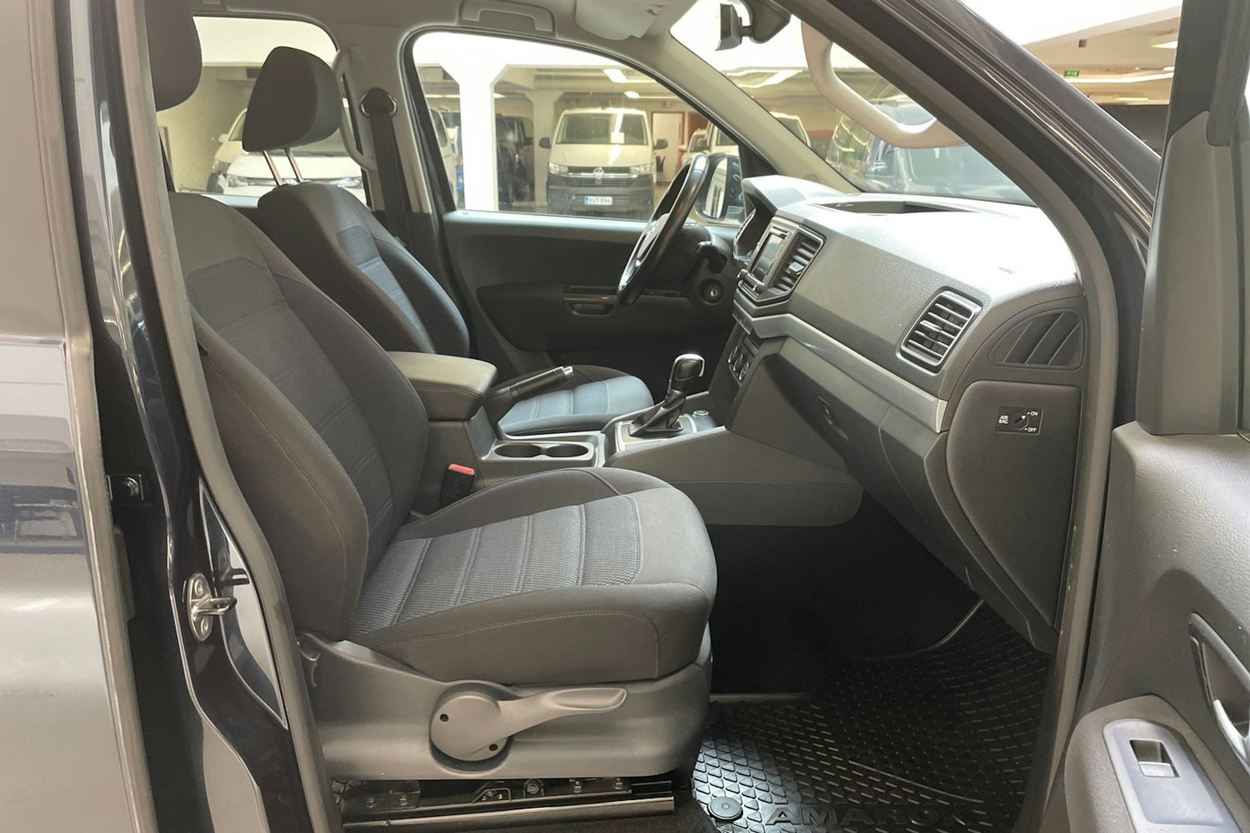 starlight blue Volkswagen Amarok 2017 kuva 14.