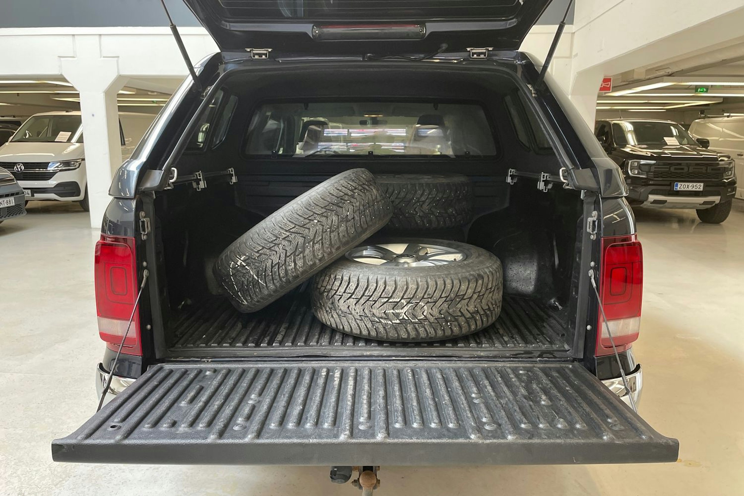 starlight blue Volkswagen Amarok 2017 kuva 18.
