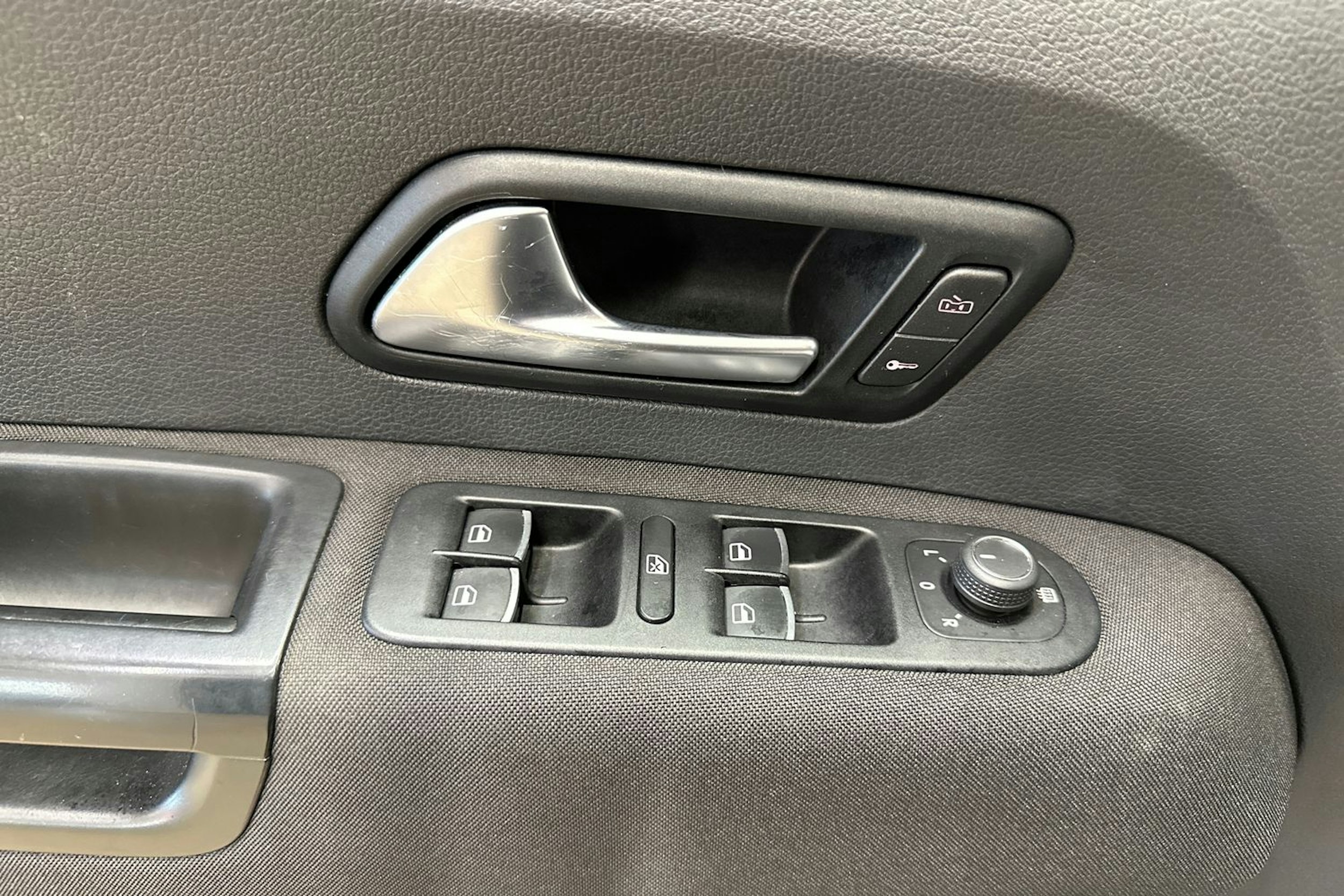 Hopea Volkswagen Amarok 2017 kuva 12.