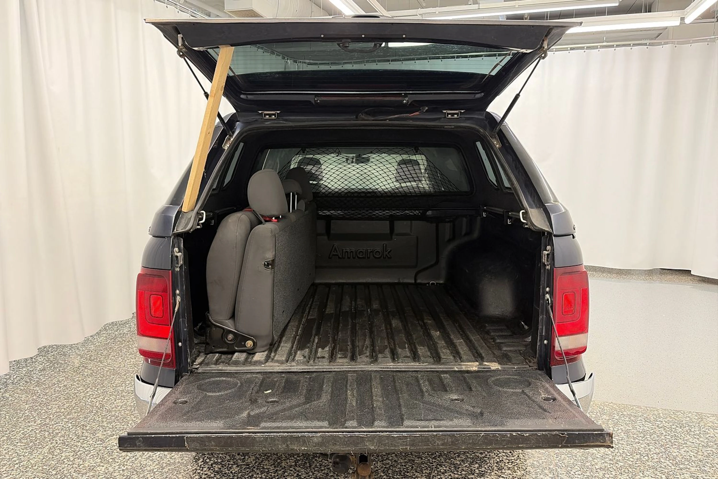 sininen Volkswagen Amarok 2017 kuva 12.