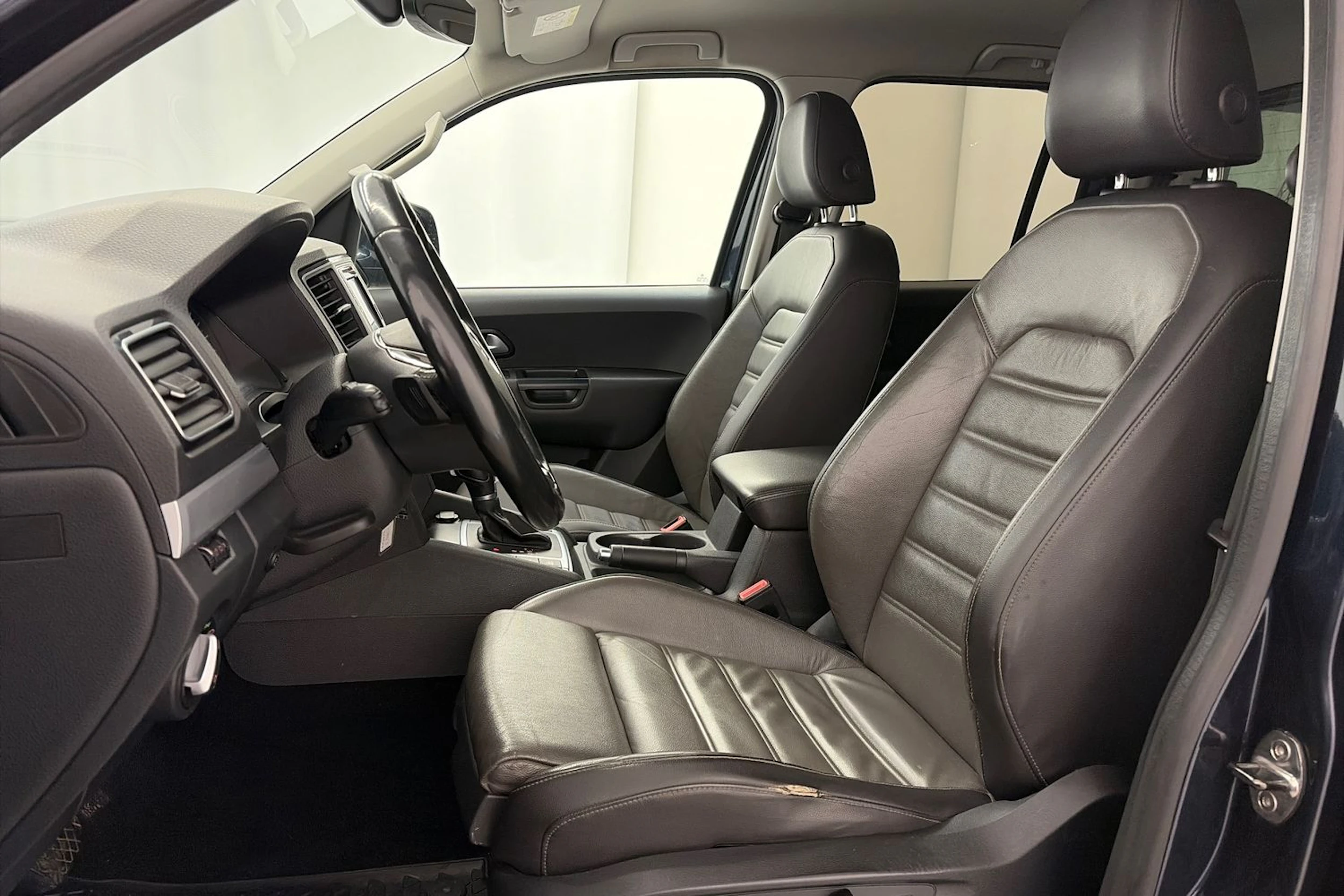 sininen Volkswagen Amarok 2017 kuva 13.