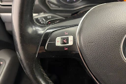 sininen Volkswagen Amarok 2017 kuva 16.