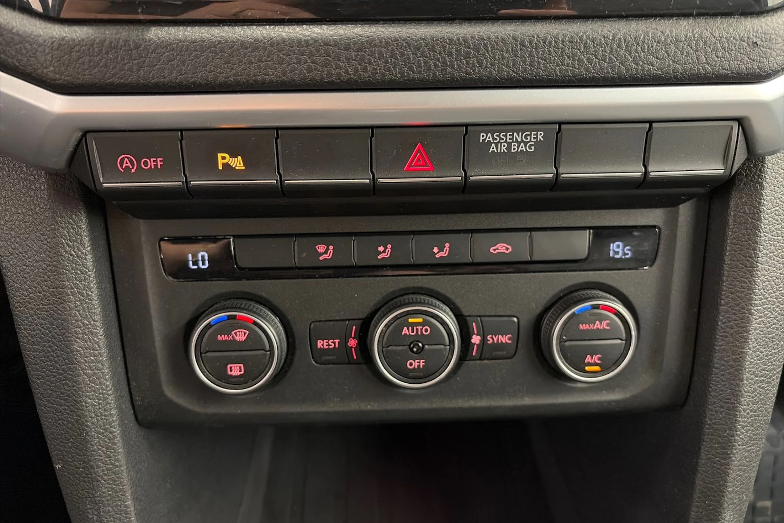 sininen Volkswagen Amarok 2017 kuva 22.