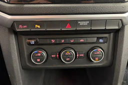 sininen Volkswagen Amarok 2017 kuva 22.