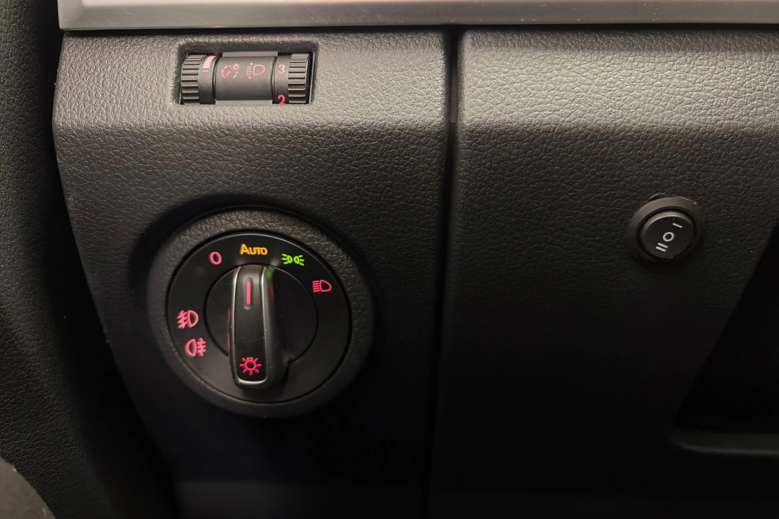 sininen Volkswagen Amarok 2017 kuva 25.