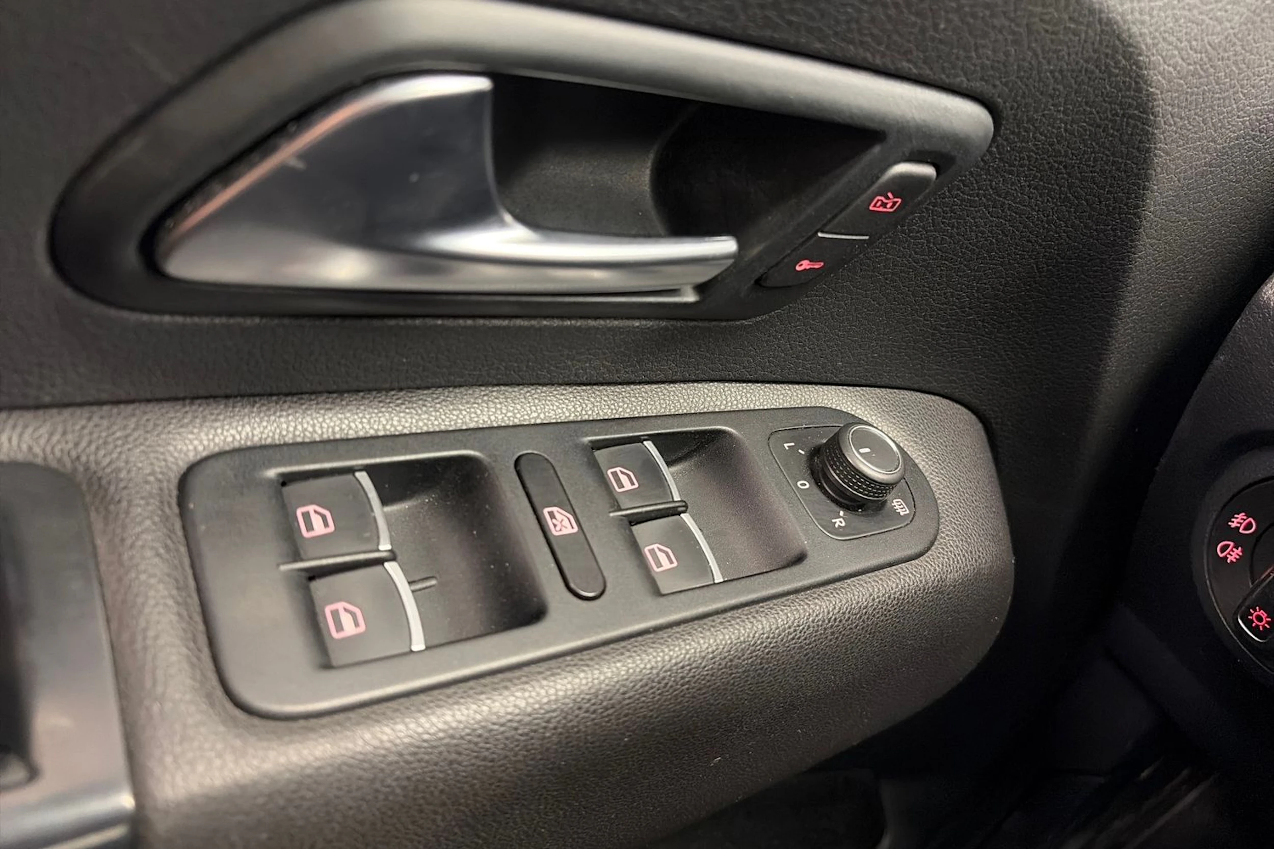 sininen Volkswagen Amarok 2017 kuva 26.
