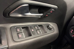 sininen Volkswagen Amarok 2017 kuva 26.