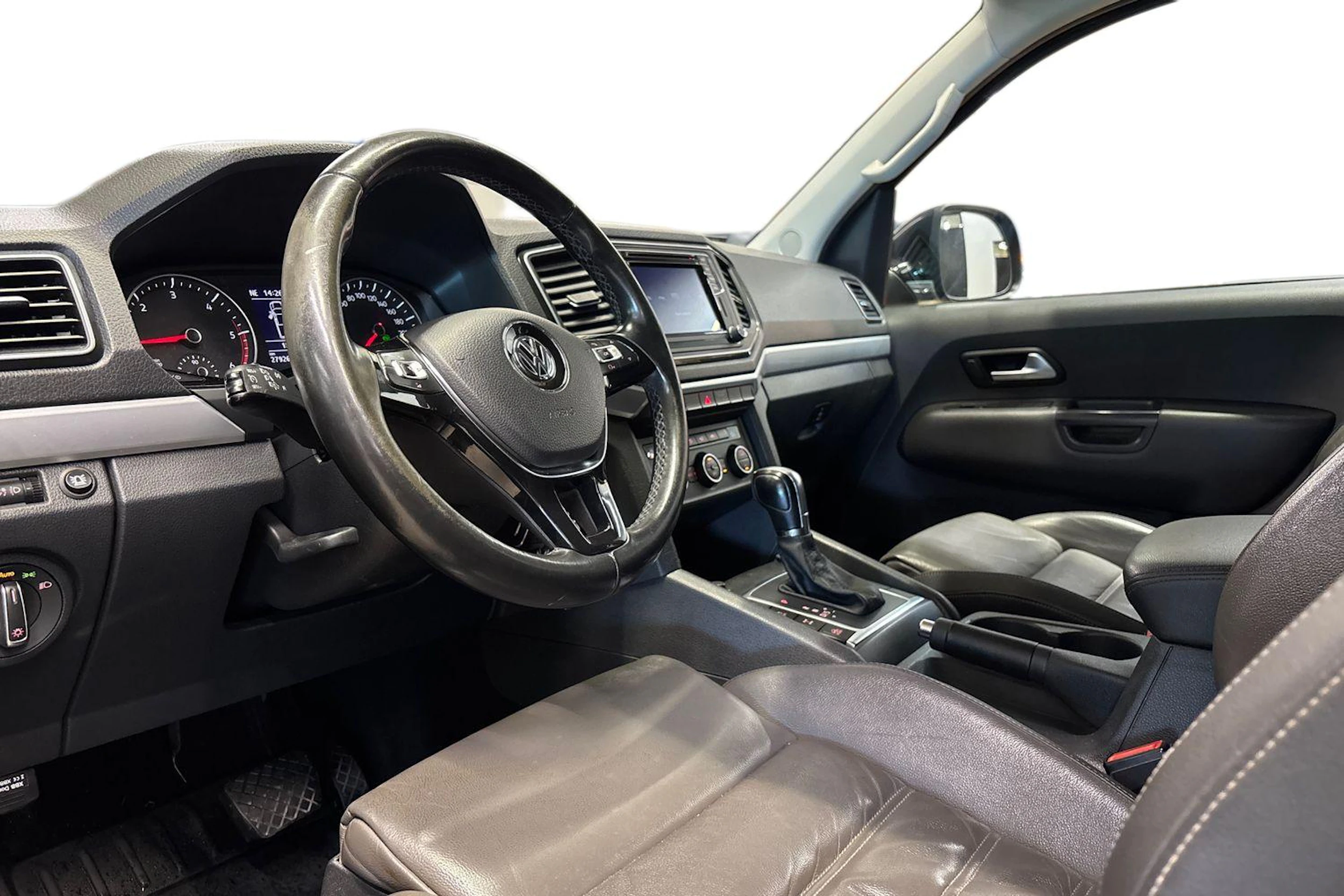 musta Volkswagen Amarok 2017 kuva 8.