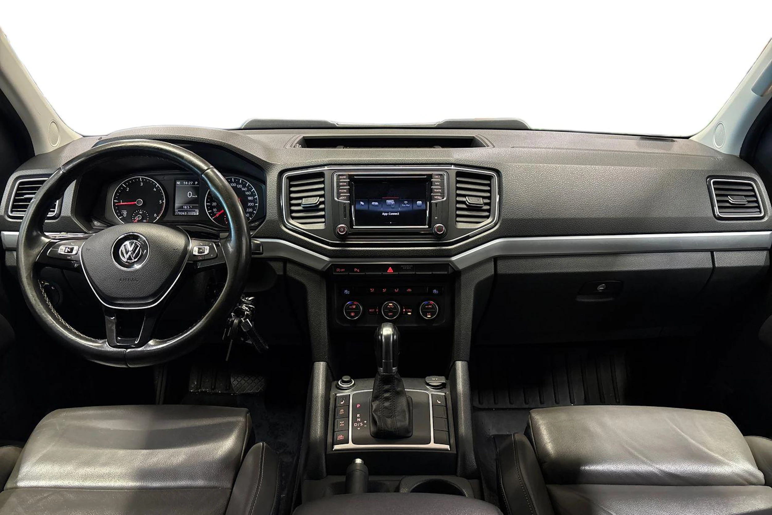musta Volkswagen Amarok 2017 kuva 9.