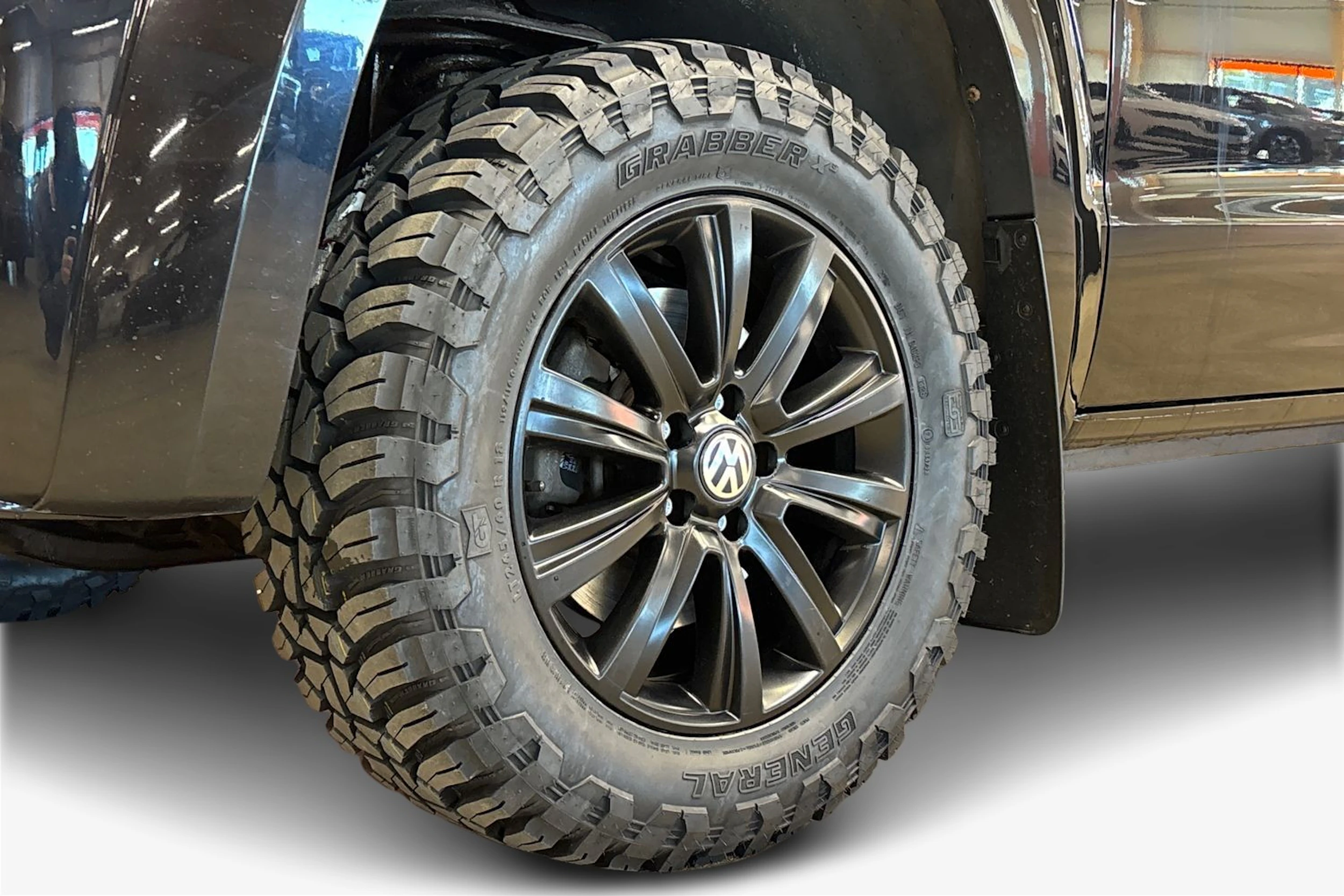 musta Volkswagen Amarok 2017 kuva 12.