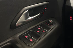 musta Volkswagen Amarok 2017 kuva 18.