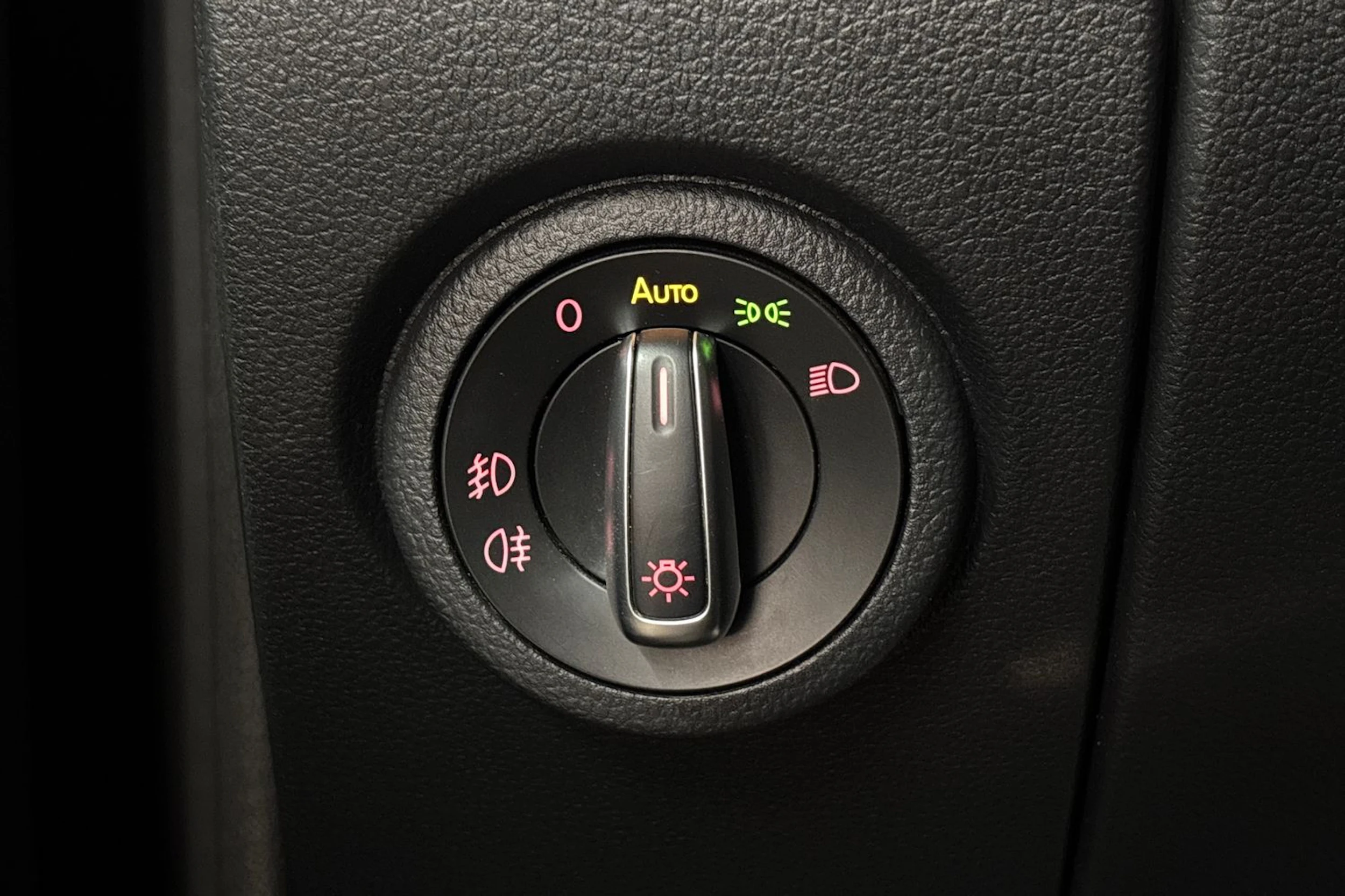 musta Volkswagen Amarok 2017 kuva 19.