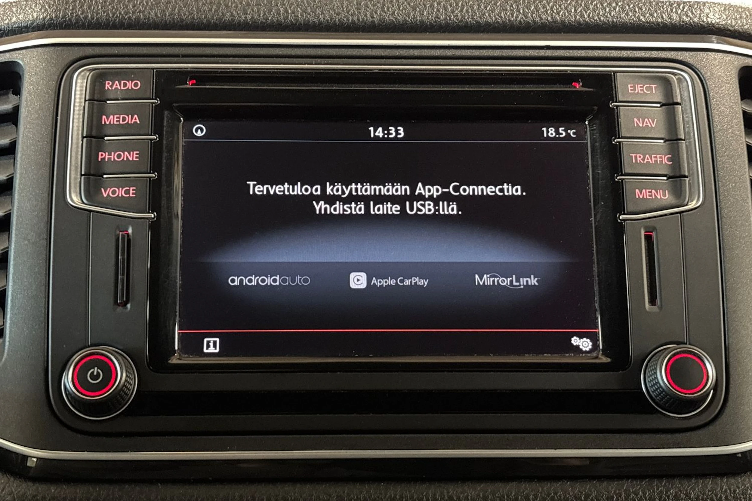 musta Volkswagen Amarok 2017 kuva 26.