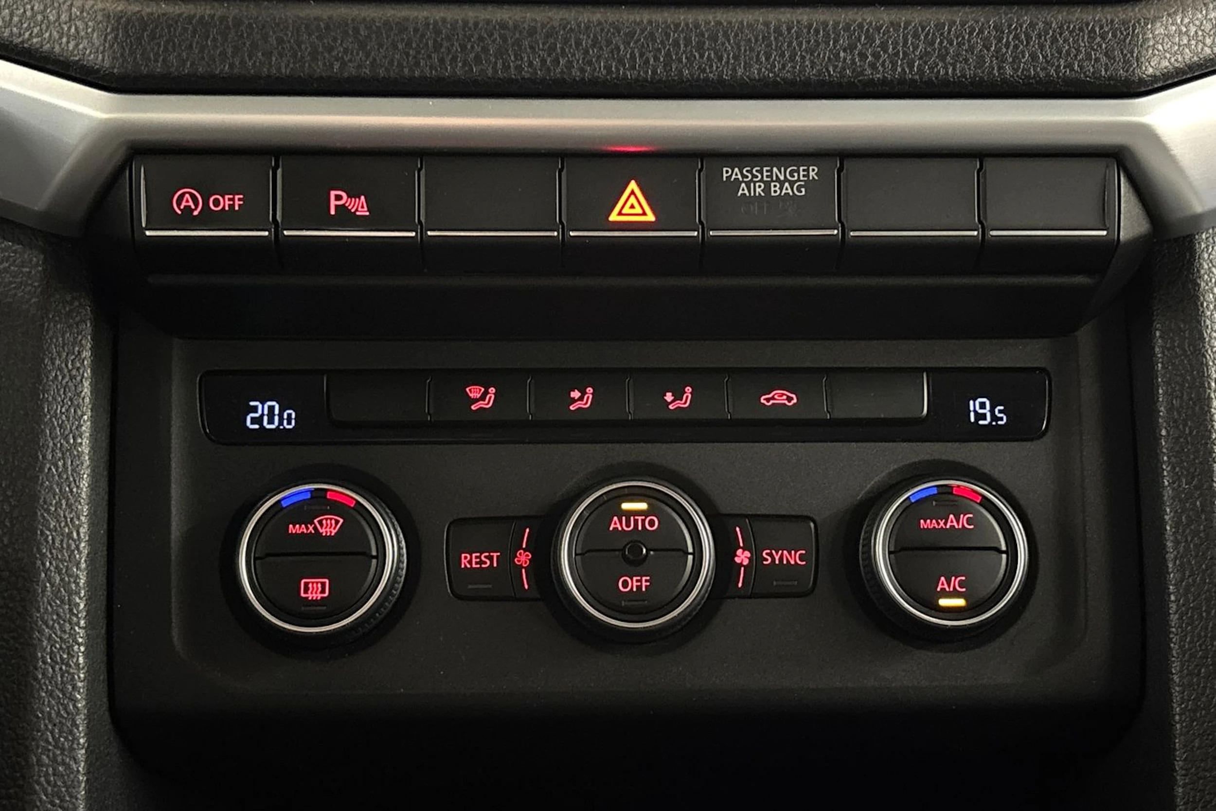 musta Volkswagen Amarok 2017 kuva 28.