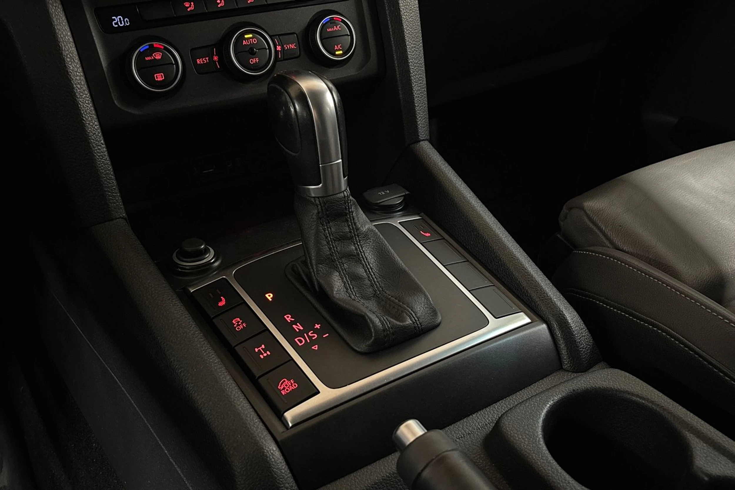 musta Volkswagen Amarok 2017 kuva 29.