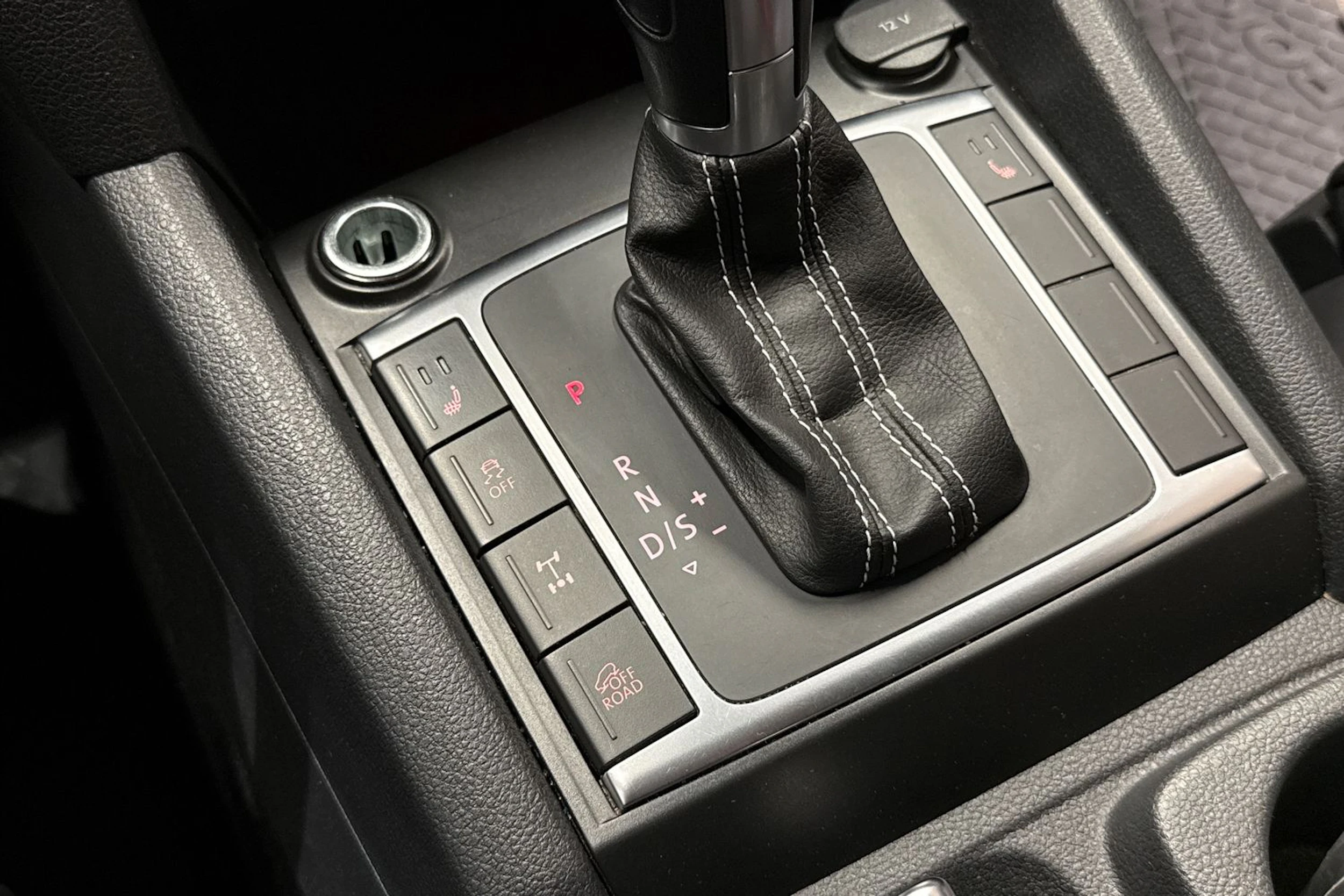 Sininen Volkswagen Amarok 2017 kuva 22.