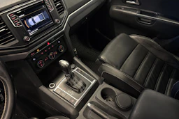 met. graffitinharmaa Volkswagen Amarok 2017 kuva 8.