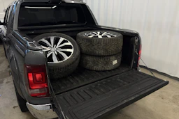 met. graffitinharmaa Volkswagen Amarok 2017 kuva 10.