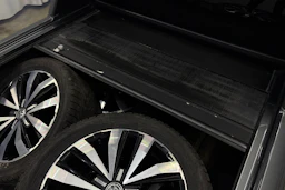 met. graffitinharmaa Volkswagen Amarok 2017 kuva 11.