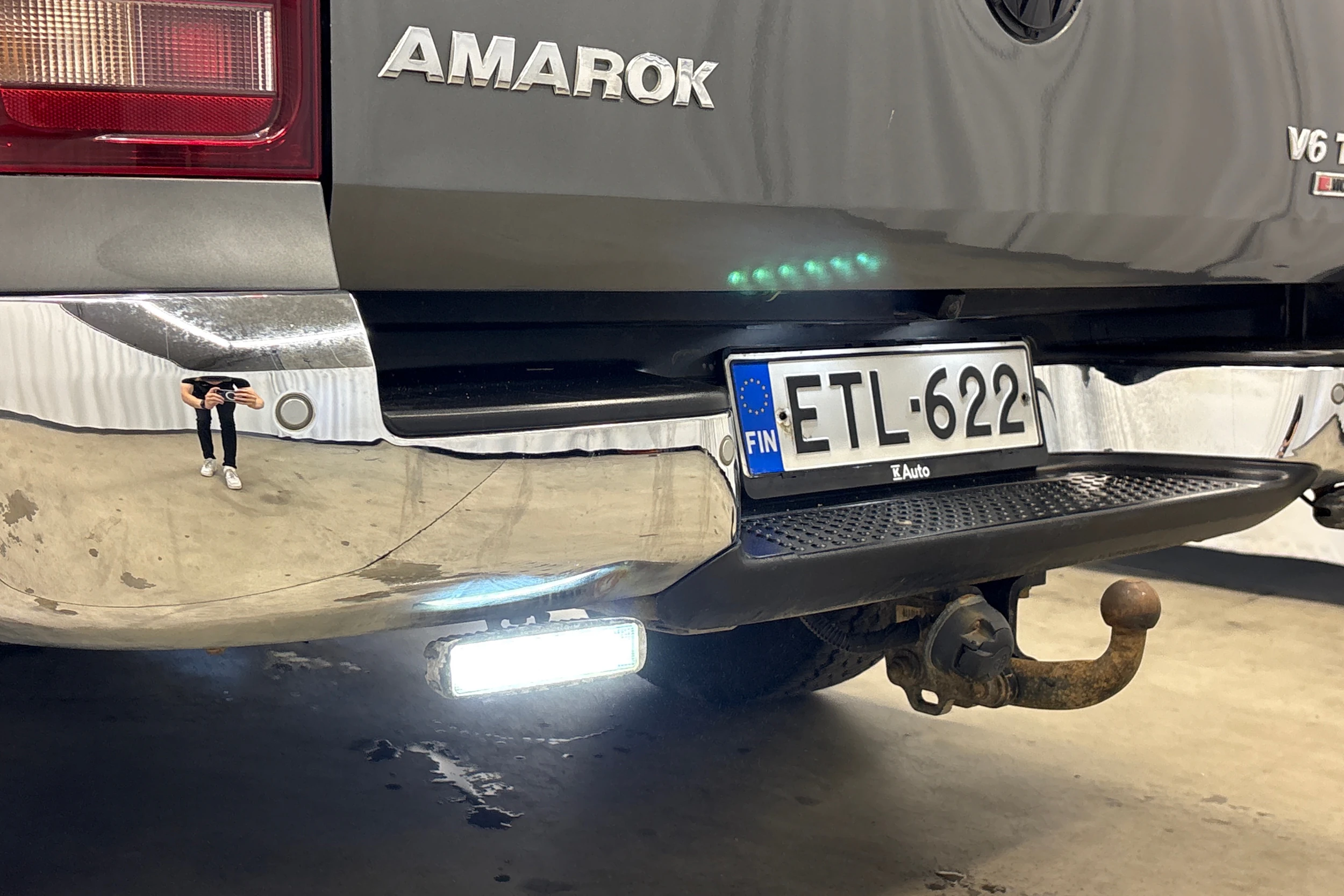 met. graffitinharmaa Volkswagen Amarok 2017 kuva 27.