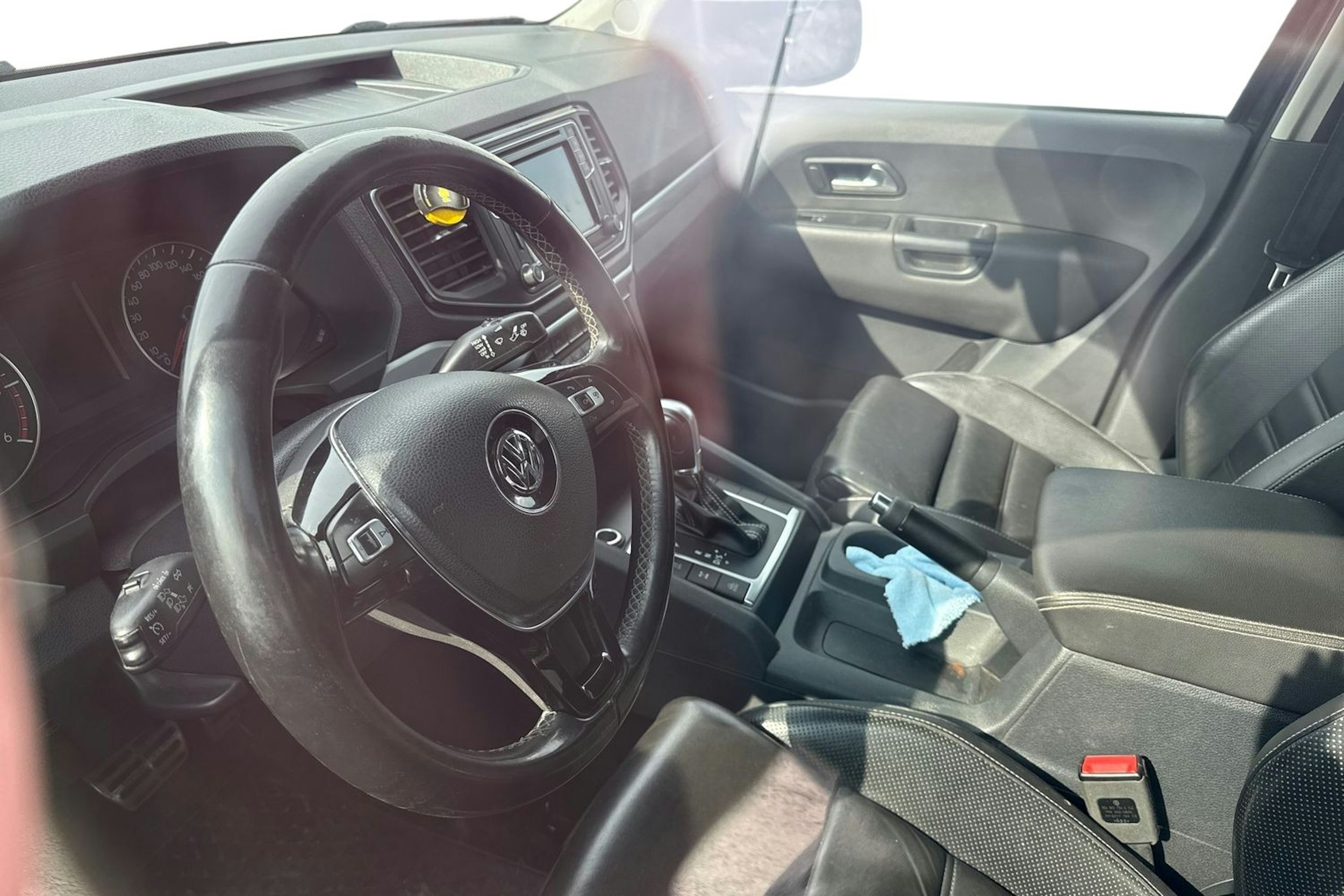 musta Volkswagen Amarok 2017 kuva 3.
