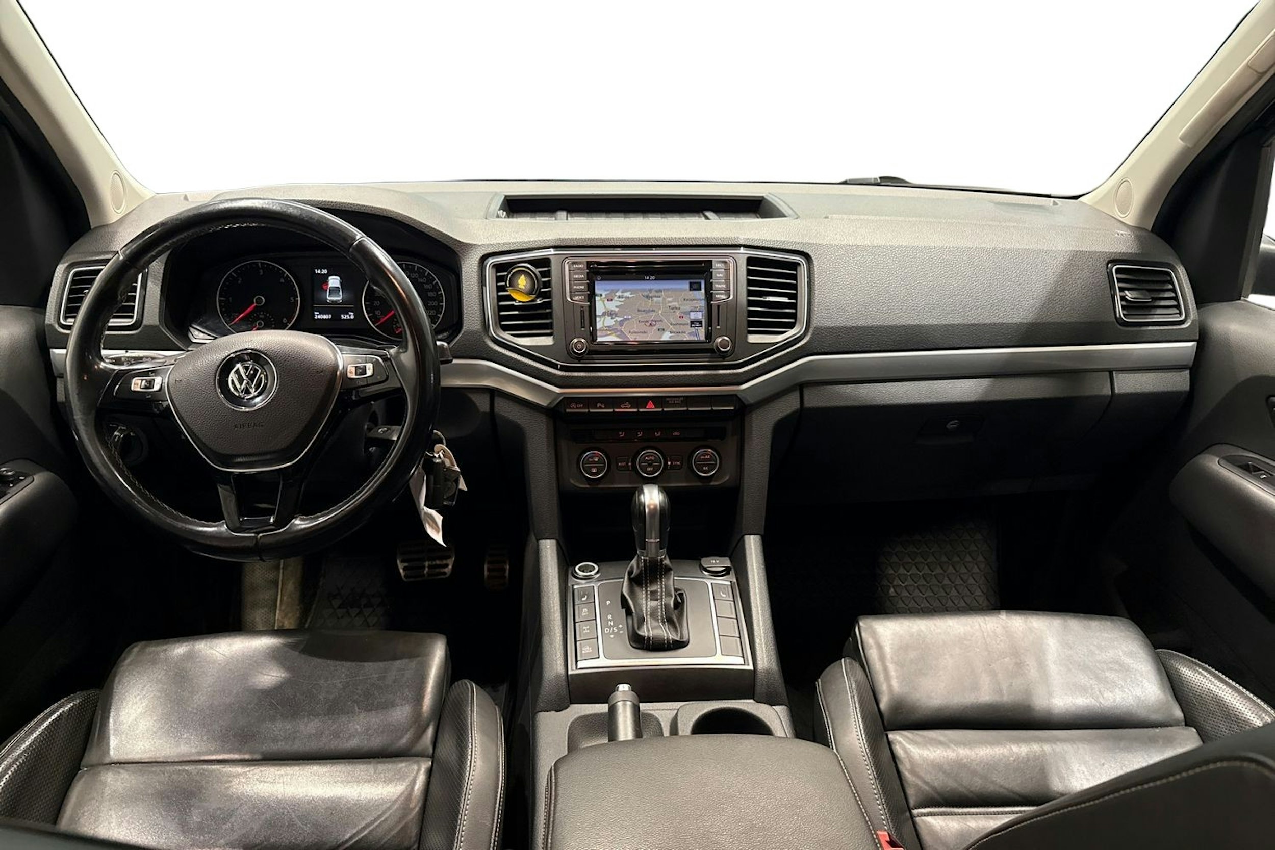 musta Volkswagen Amarok 2017 kuva 9.
