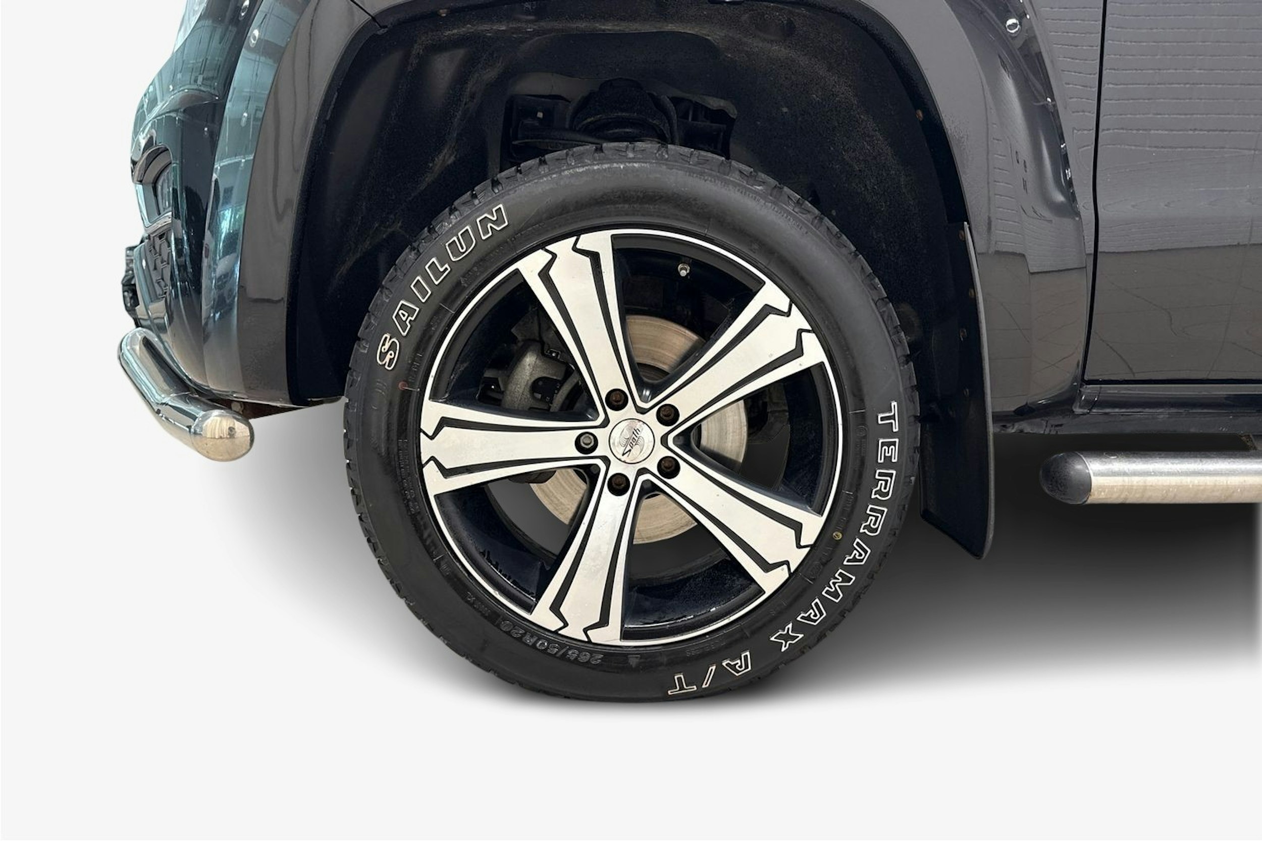 musta Volkswagen Amarok 2017 kuva 11.