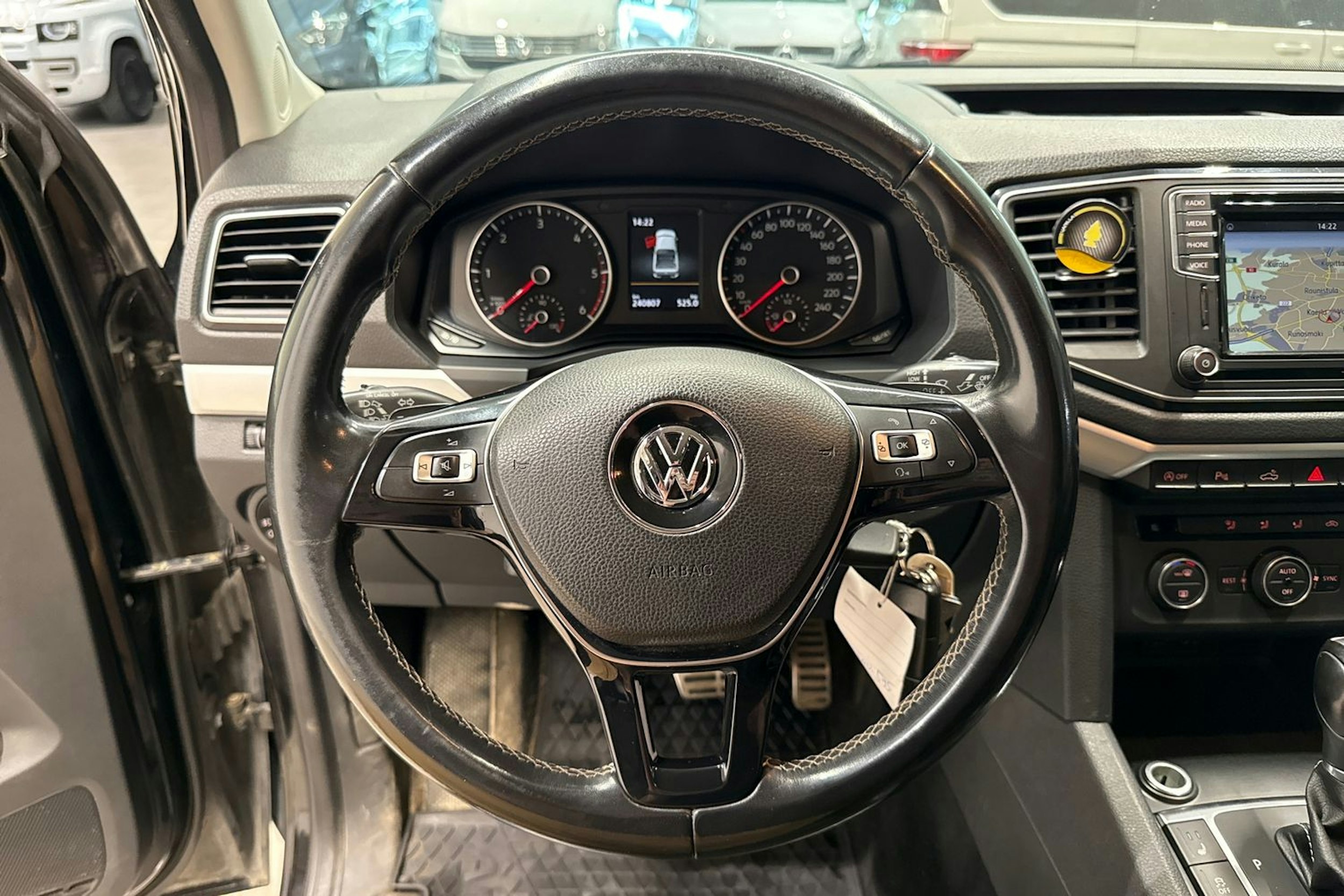 musta Volkswagen Amarok 2017 kuva 19.