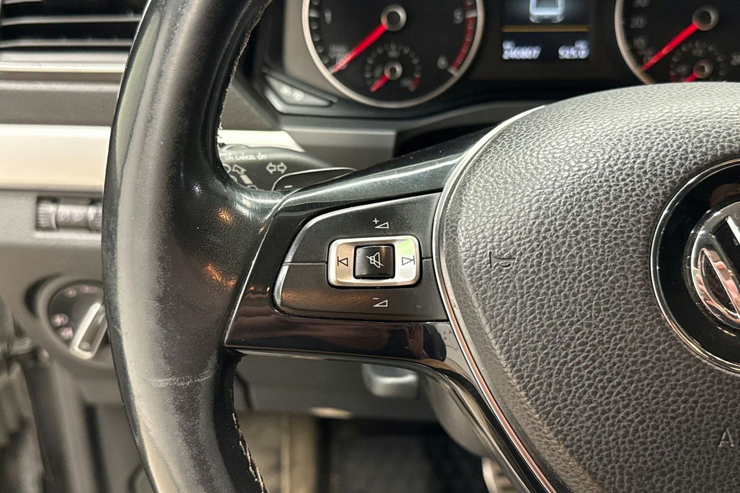 musta Volkswagen Amarok 2017 kuva 20.