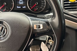 musta Volkswagen Amarok 2017 kuva 21.