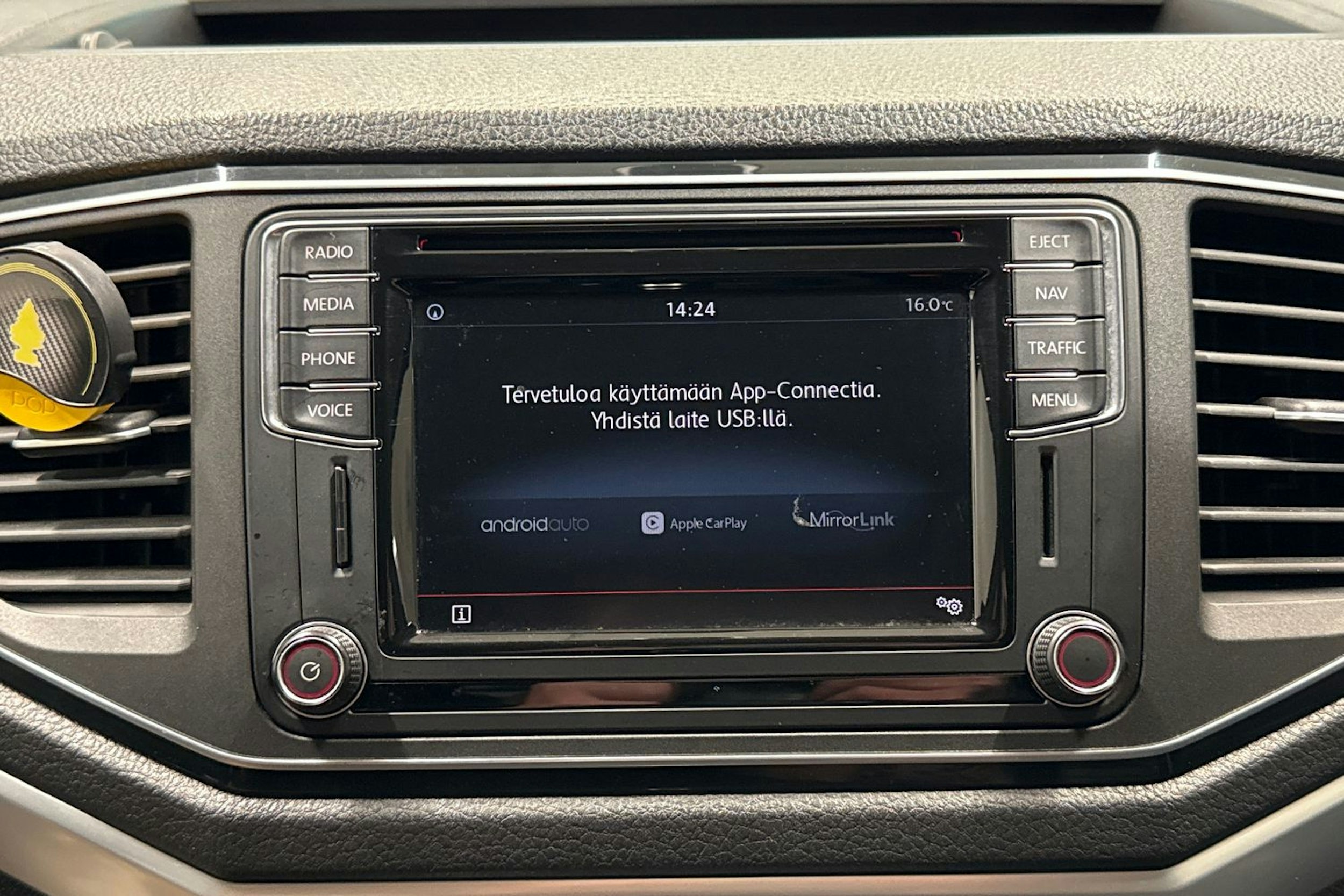 musta Volkswagen Amarok 2017 kuva 26.