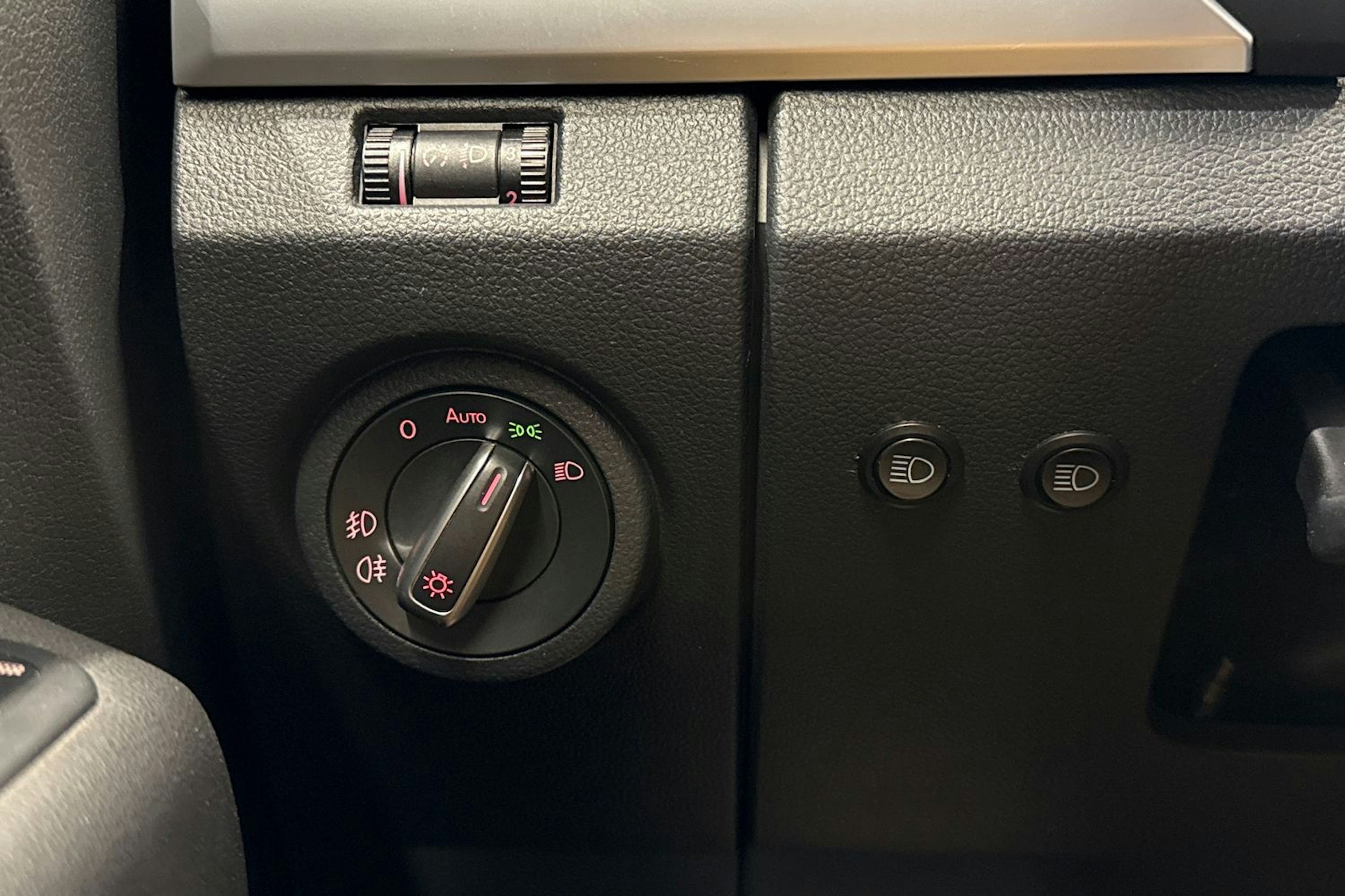 musta Volkswagen Amarok 2017 kuva 29.