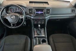 Harmaa Volkswagen Amarok 2017 kuva 7.