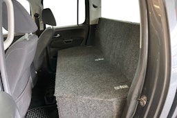 Harmaa Volkswagen Amarok 2017 kuva 8.