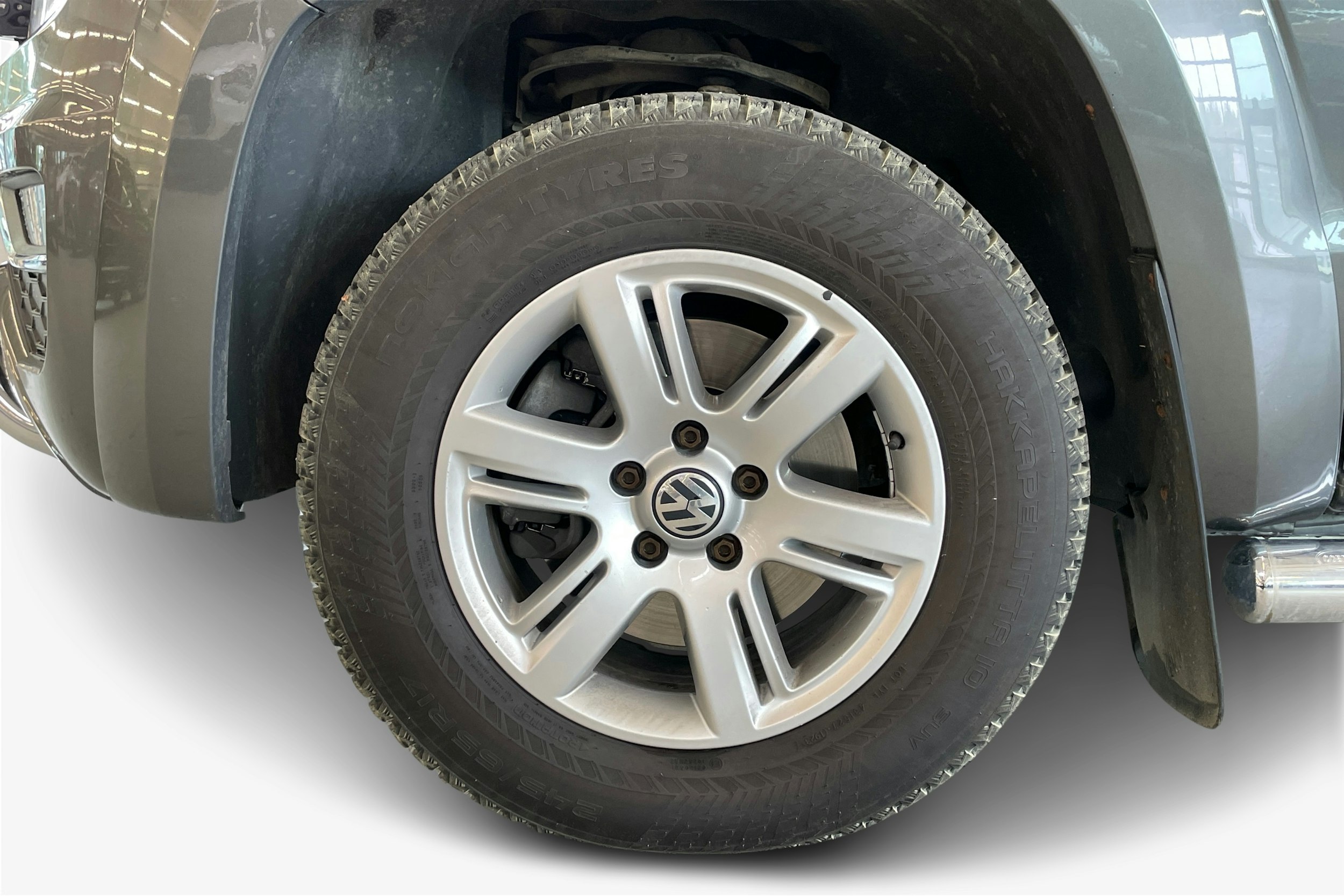 Harmaa Volkswagen Amarok 2017 kuva 9.