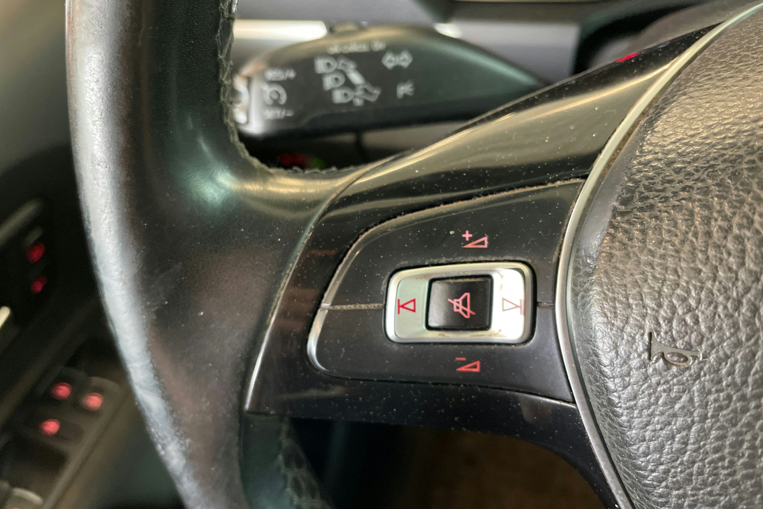 Harmaa Volkswagen Amarok 2017 kuva 14.