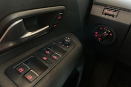 Harmaa Volkswagen Amarok 2017 kuva 16.