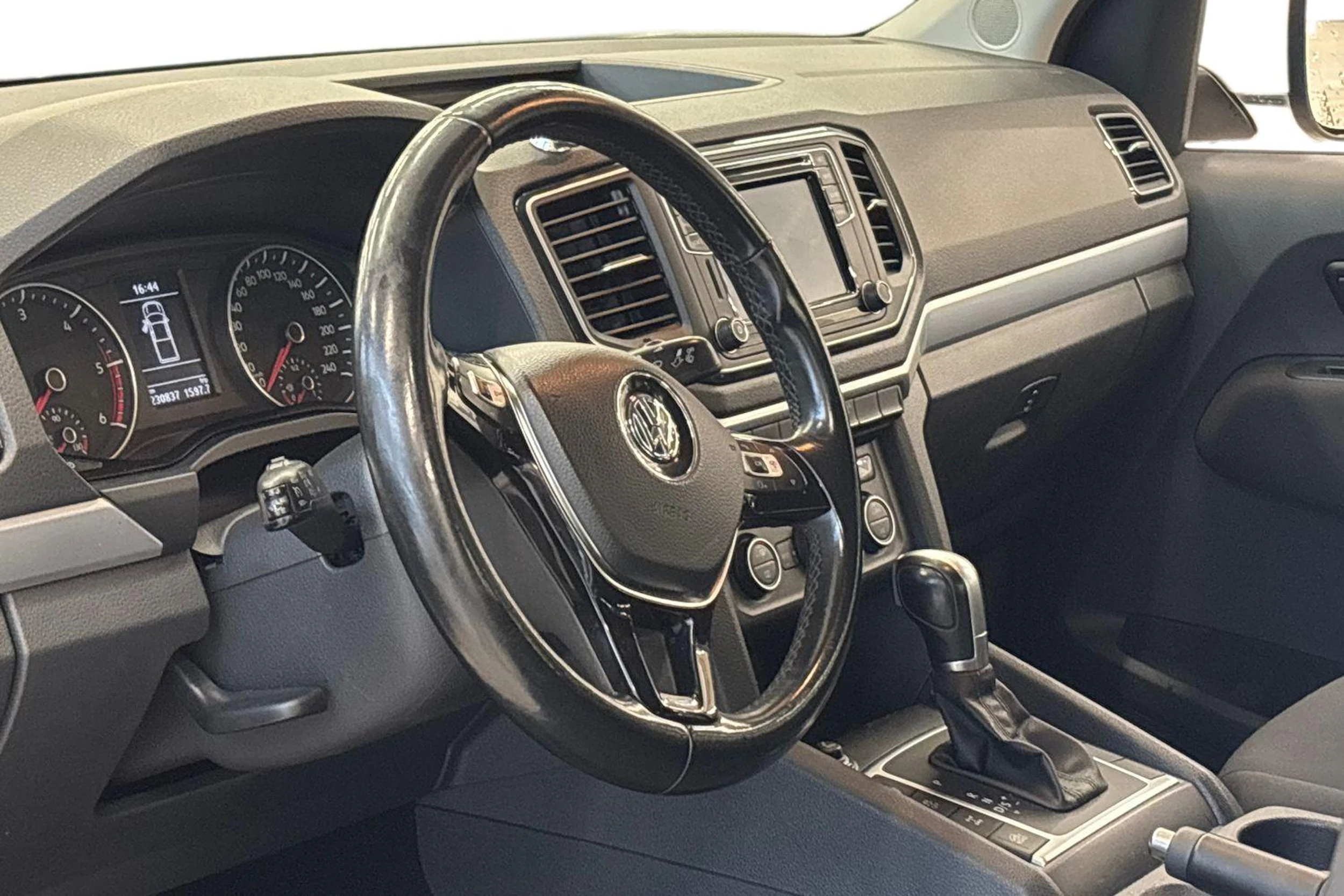 valkoinen Volkswagen Amarok 2017 kuva 3.