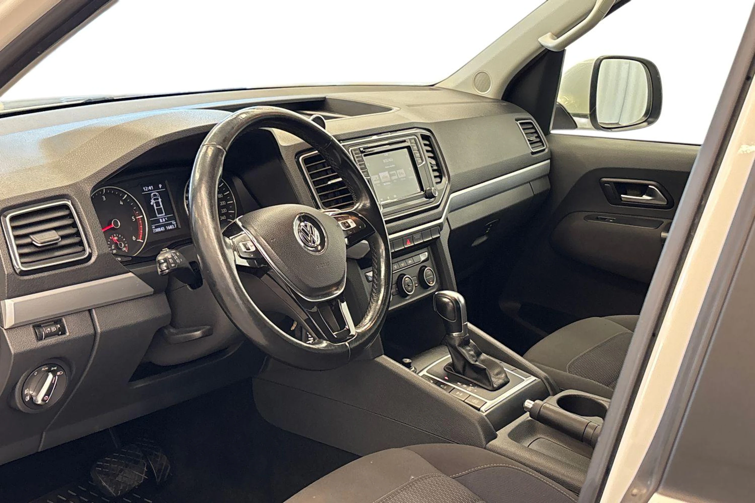 valkoinen Volkswagen Amarok 2017 kuva 6.
