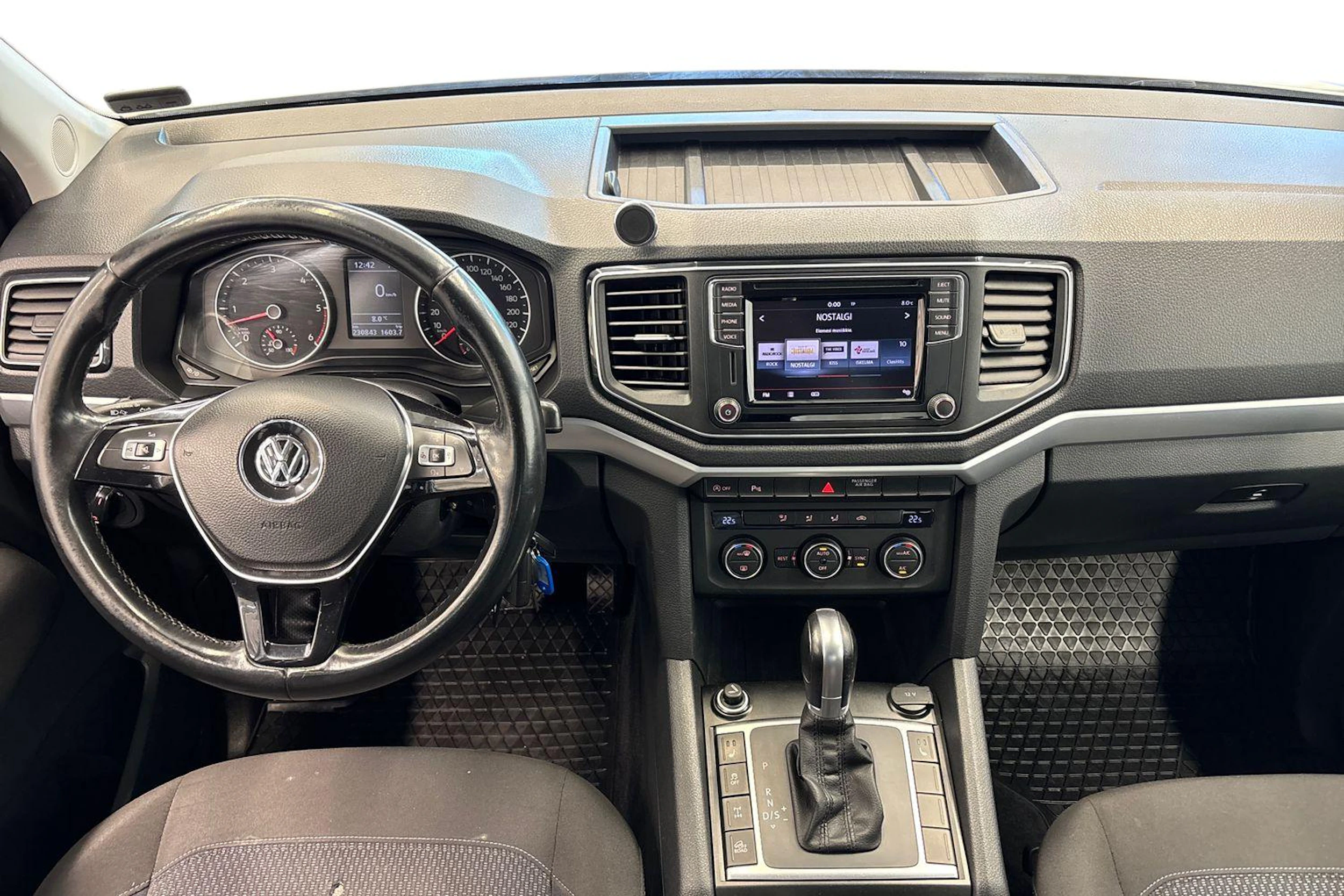 valkoinen Volkswagen Amarok 2017 kuva 7.