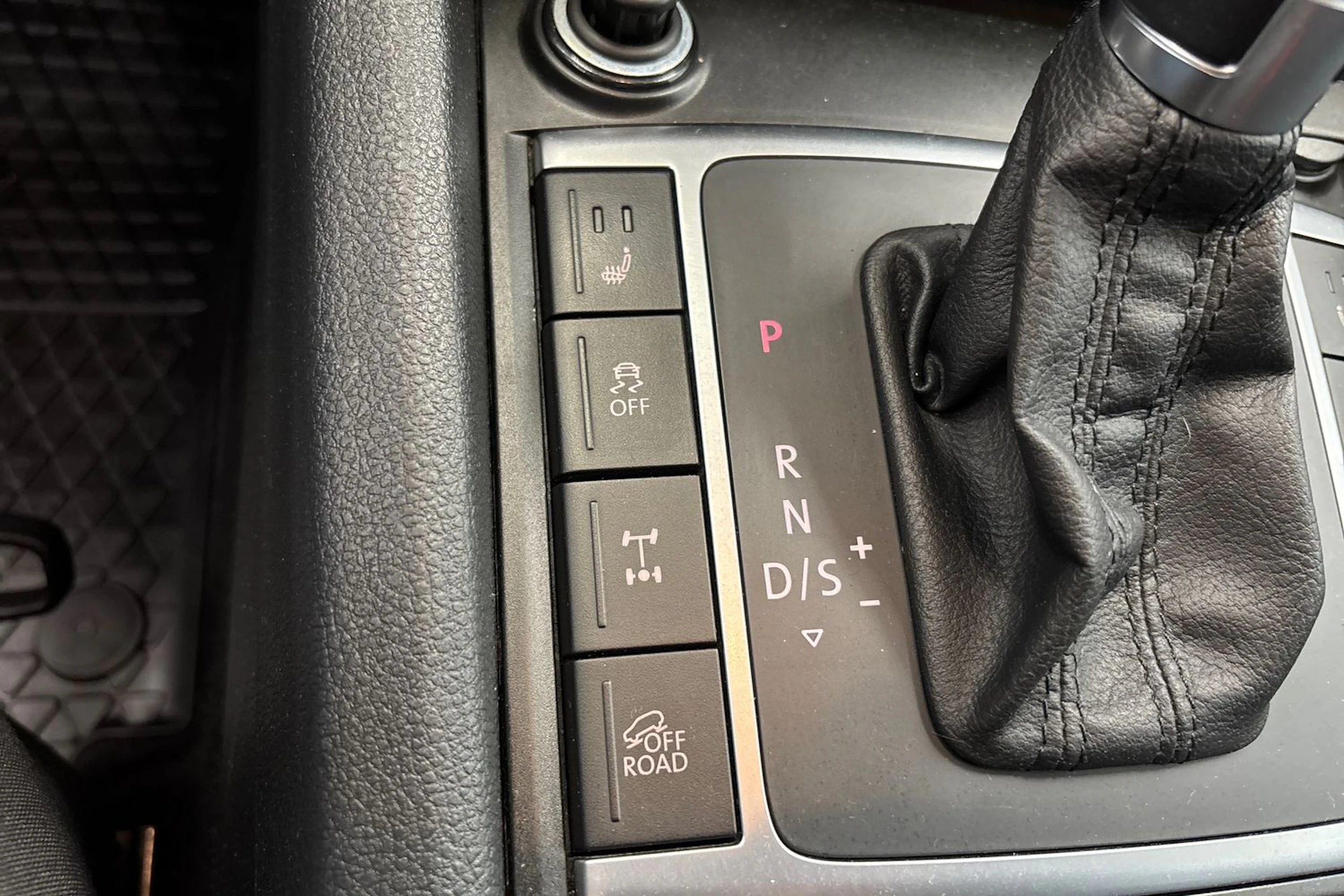 valkoinen Volkswagen Amarok 2017 kuva 16.