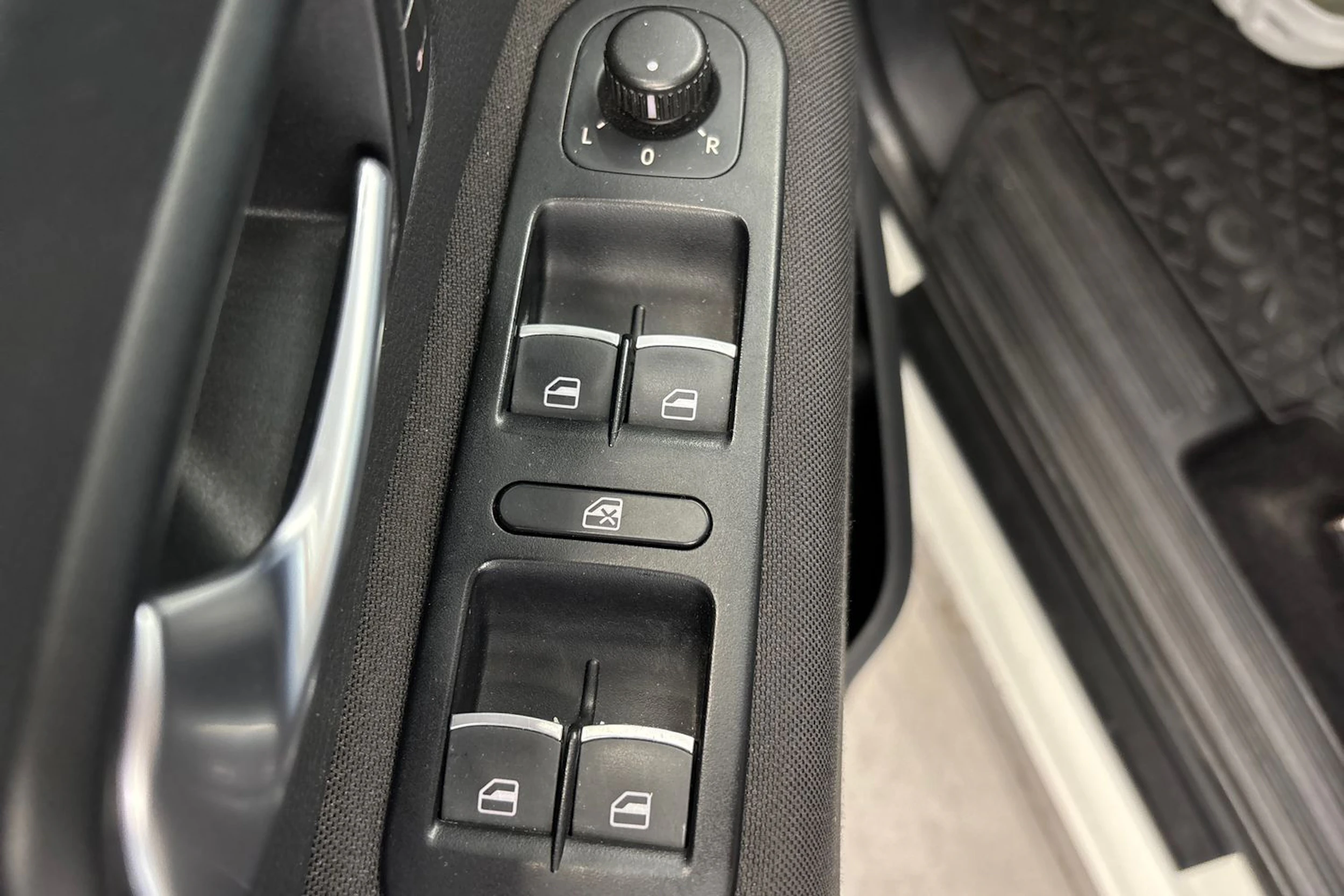 valkoinen Volkswagen Amarok 2017 kuva 21.