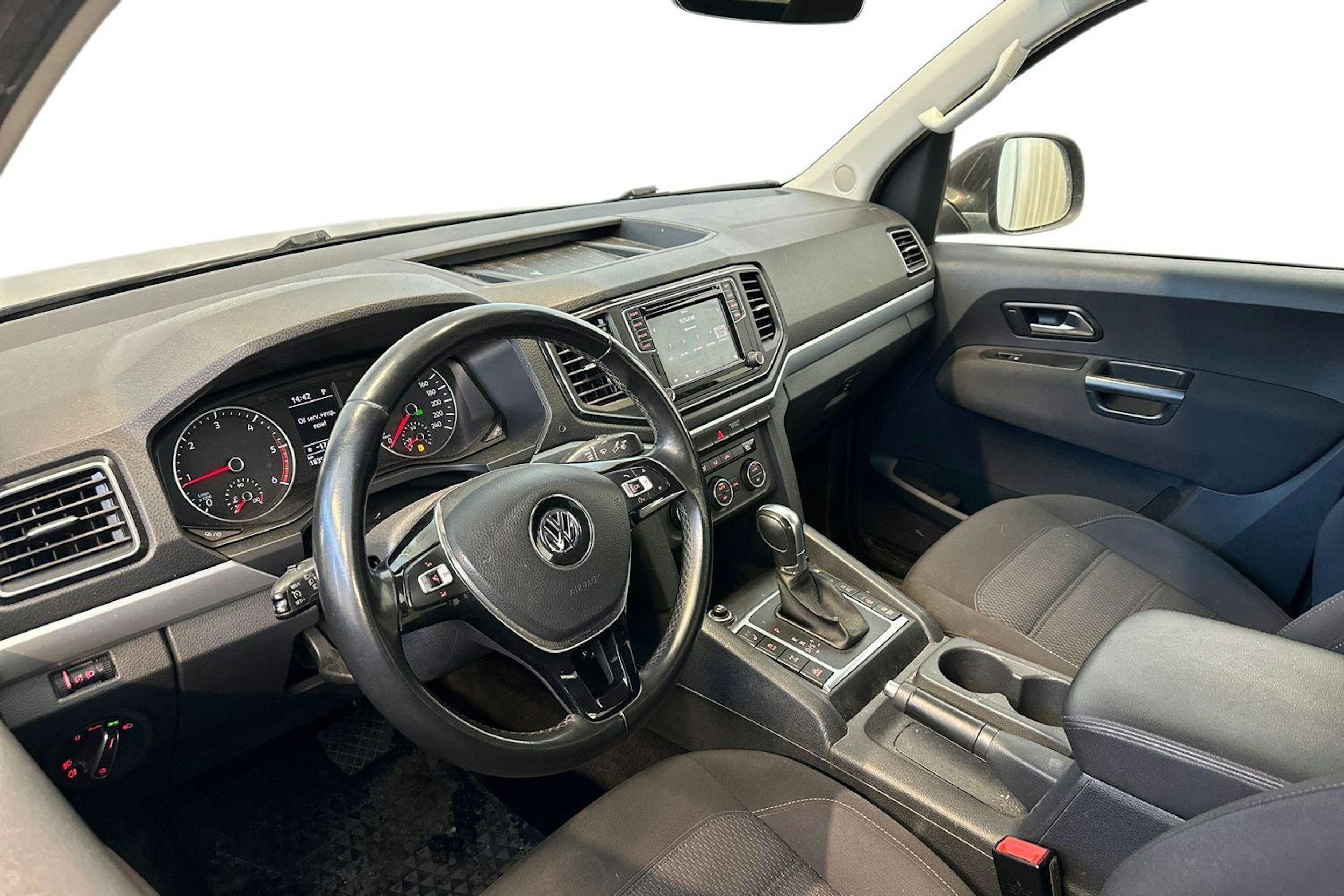 ruskea (beige) Volkswagen Amarok 2017 kuva 3.