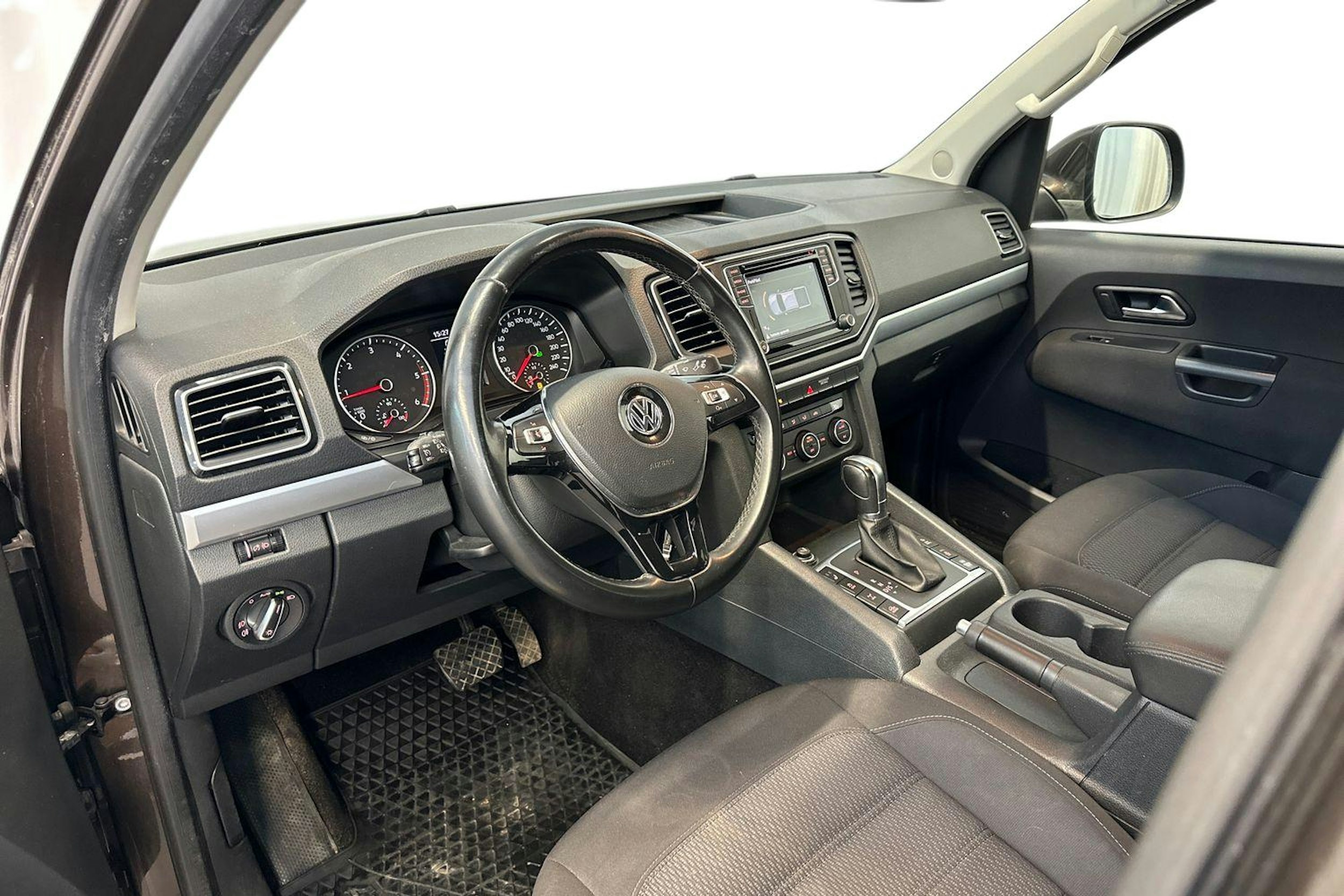ruskea (beige) Volkswagen Amarok 2017 kuva 8.