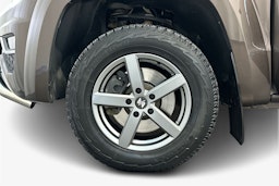 ruskea (beige) Volkswagen Amarok 2017 kuva 12.